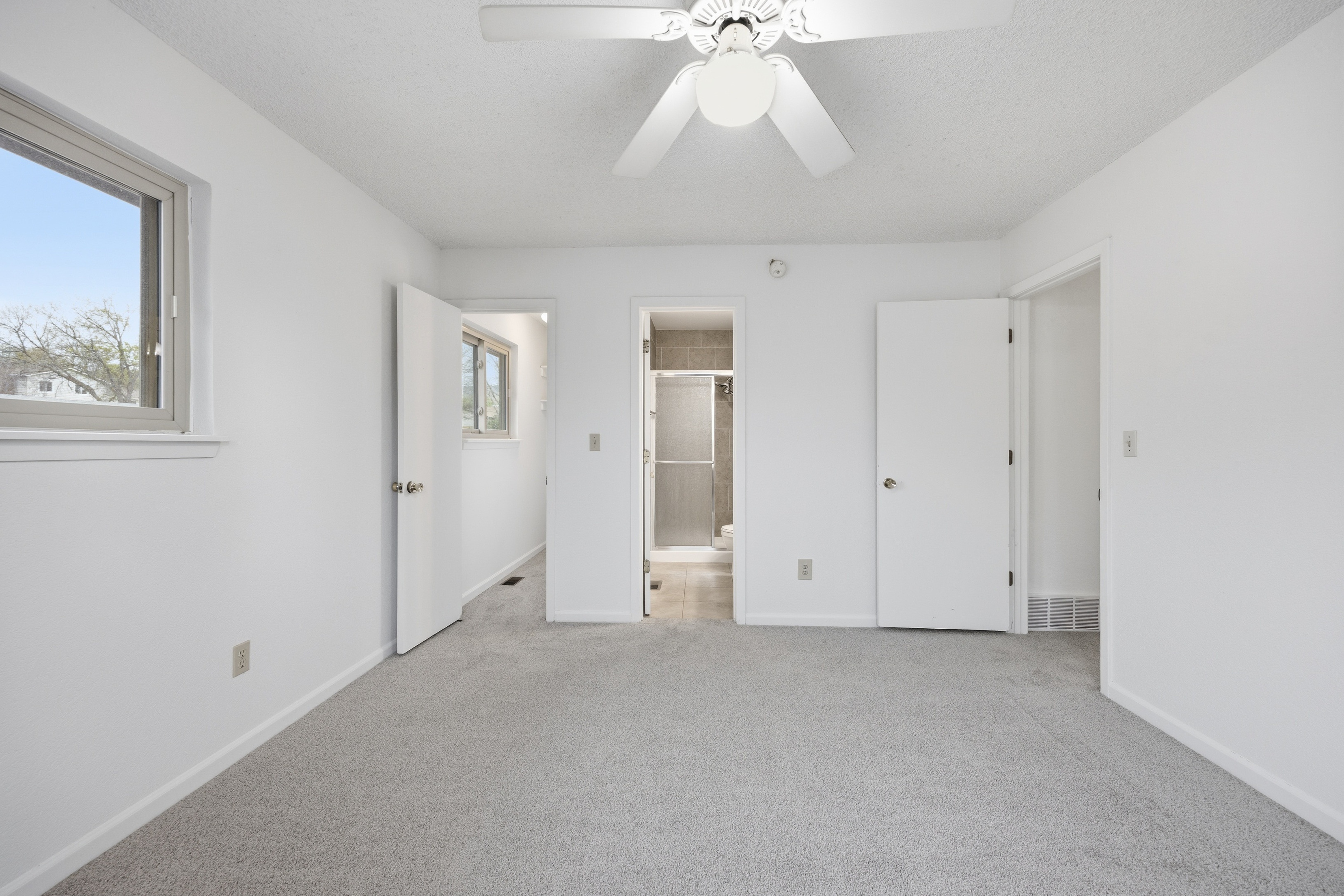 Photo 29 of 51 of 912 Amsterdam Dr, Colorado Springs, CO