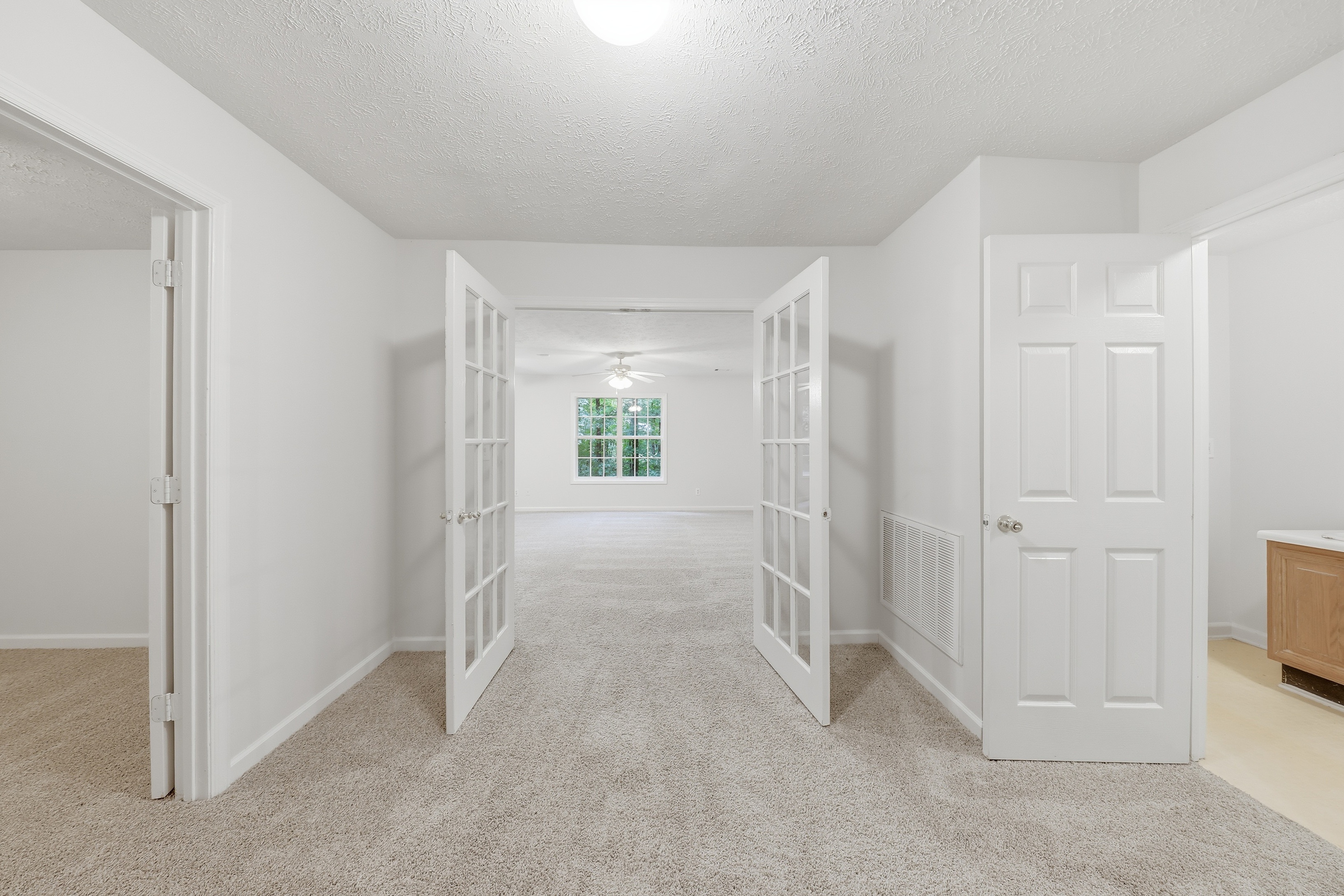 Photo 16 of 39 of 208 Foxdale Ct, Lagrange, GA