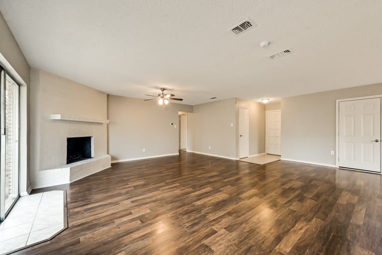 Photo 8 of 23 - 2517 Laredo Ct, Arlington, TX 76015
