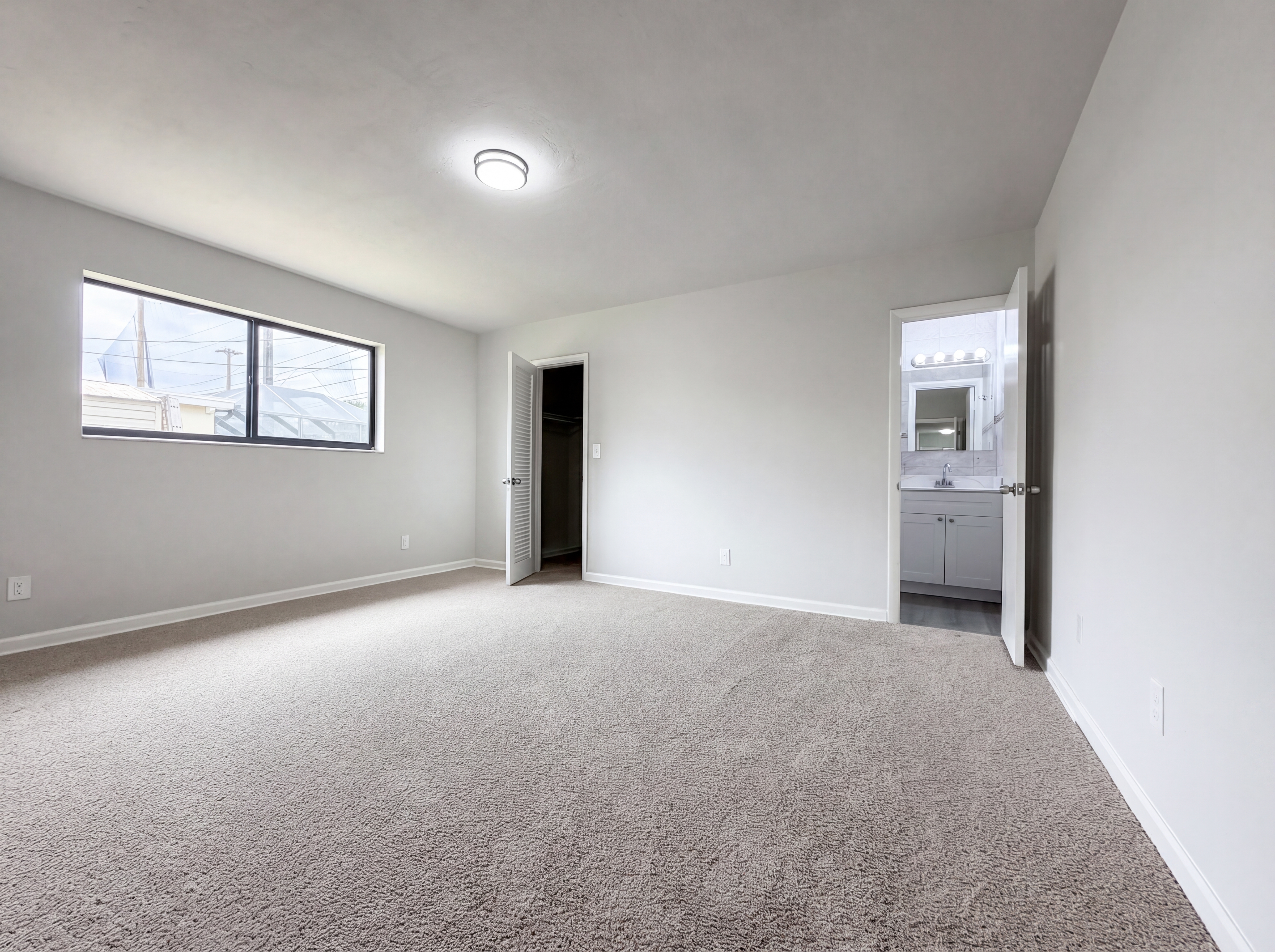 Photo 10 of 19 of 820 NW 78th Ave, Pembroke Pines, FL