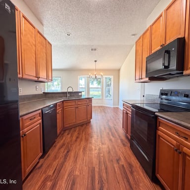 Property photo 2 of 11424 Rolling River Blvd