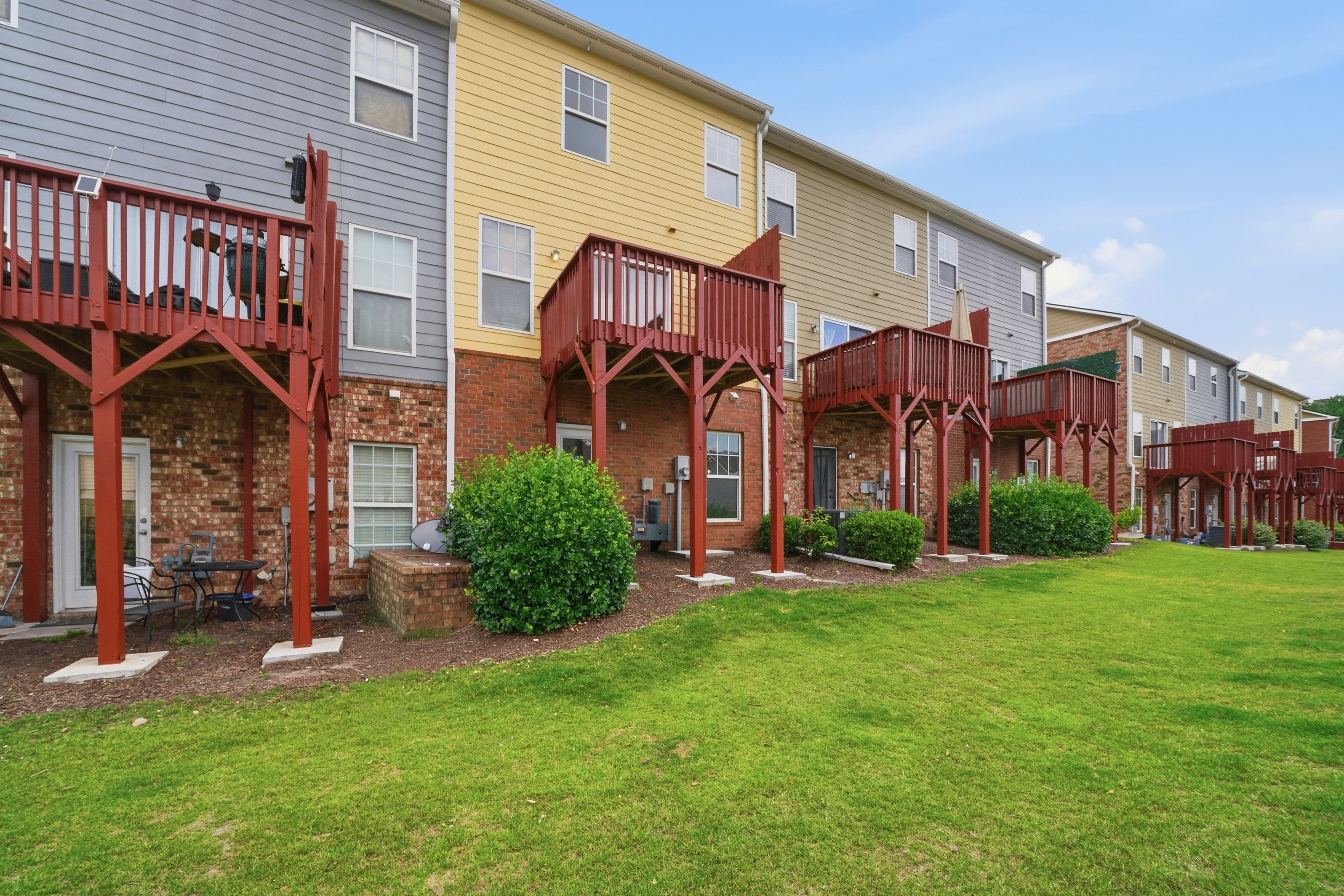 Photo 5 of 39 of 784 Arbor Gate Ln, Lawrenceville, GA