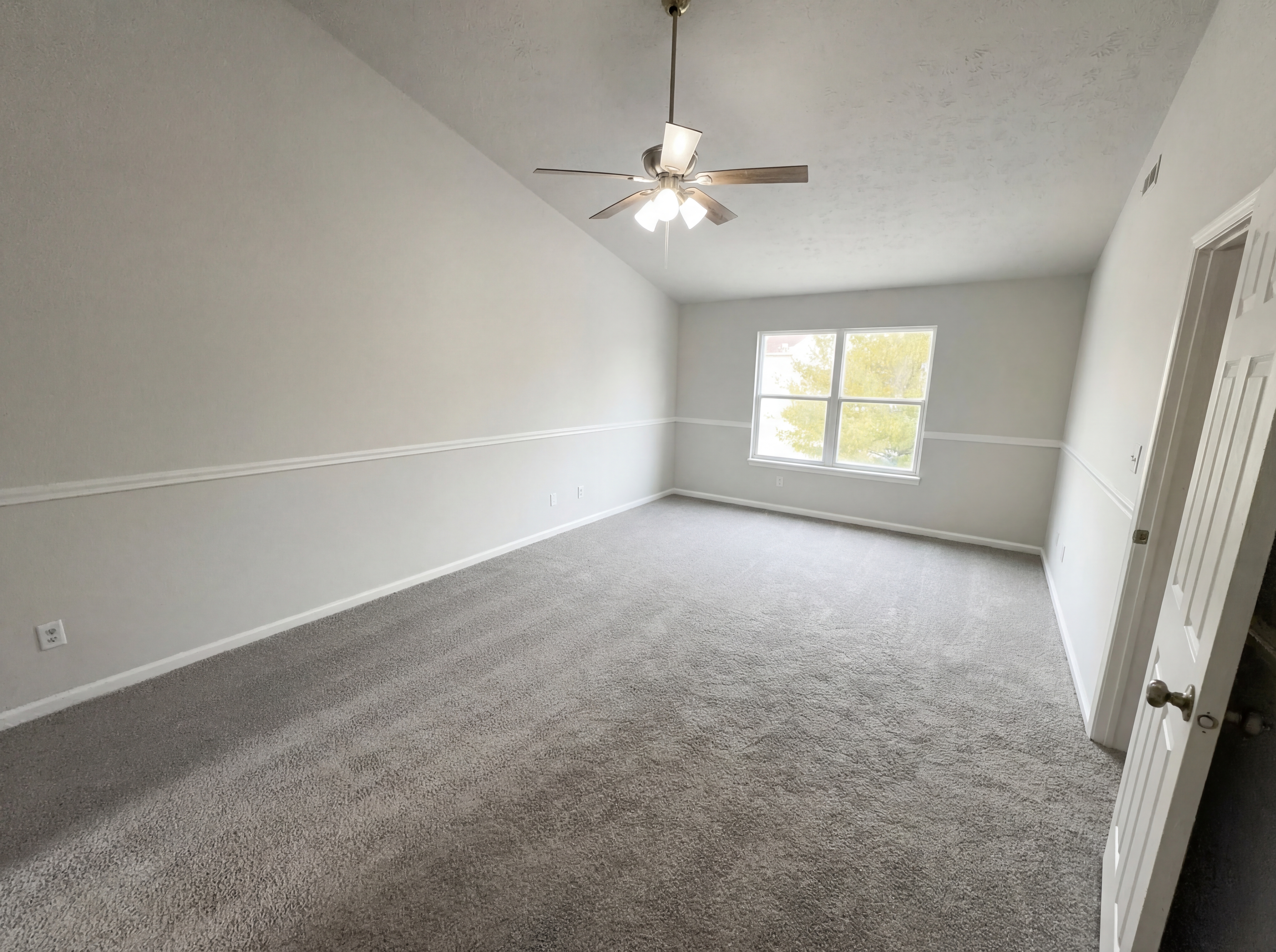 Photo 10 of 30 of 6454 Kentstone Dr, Indianapolis, IN