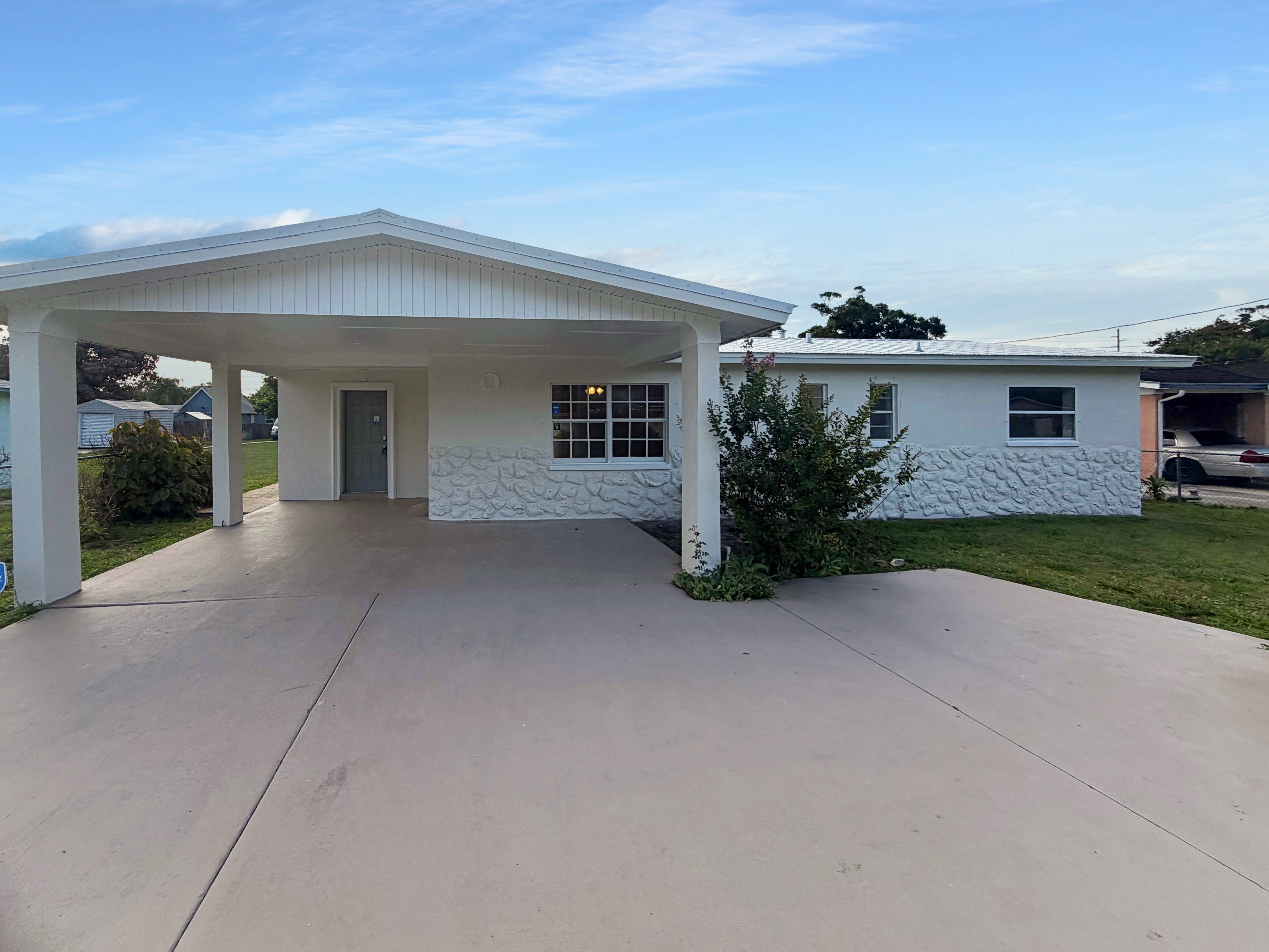 Photo 18 of 26 of 308 N 30th St, Fort Pierce, FL
