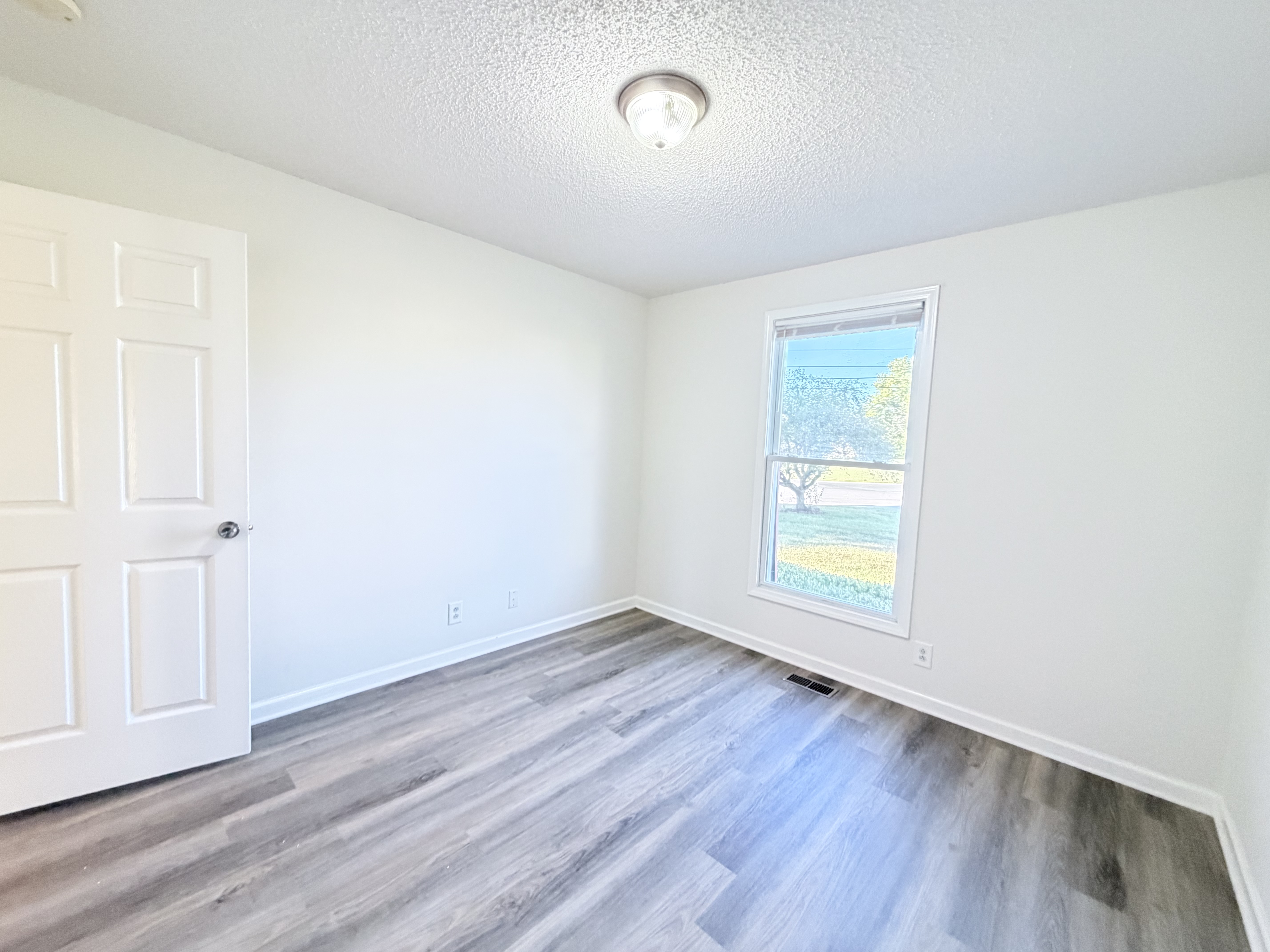 Photo 18 of 21 of 3609 Millington Dr, Clarksville, TN
