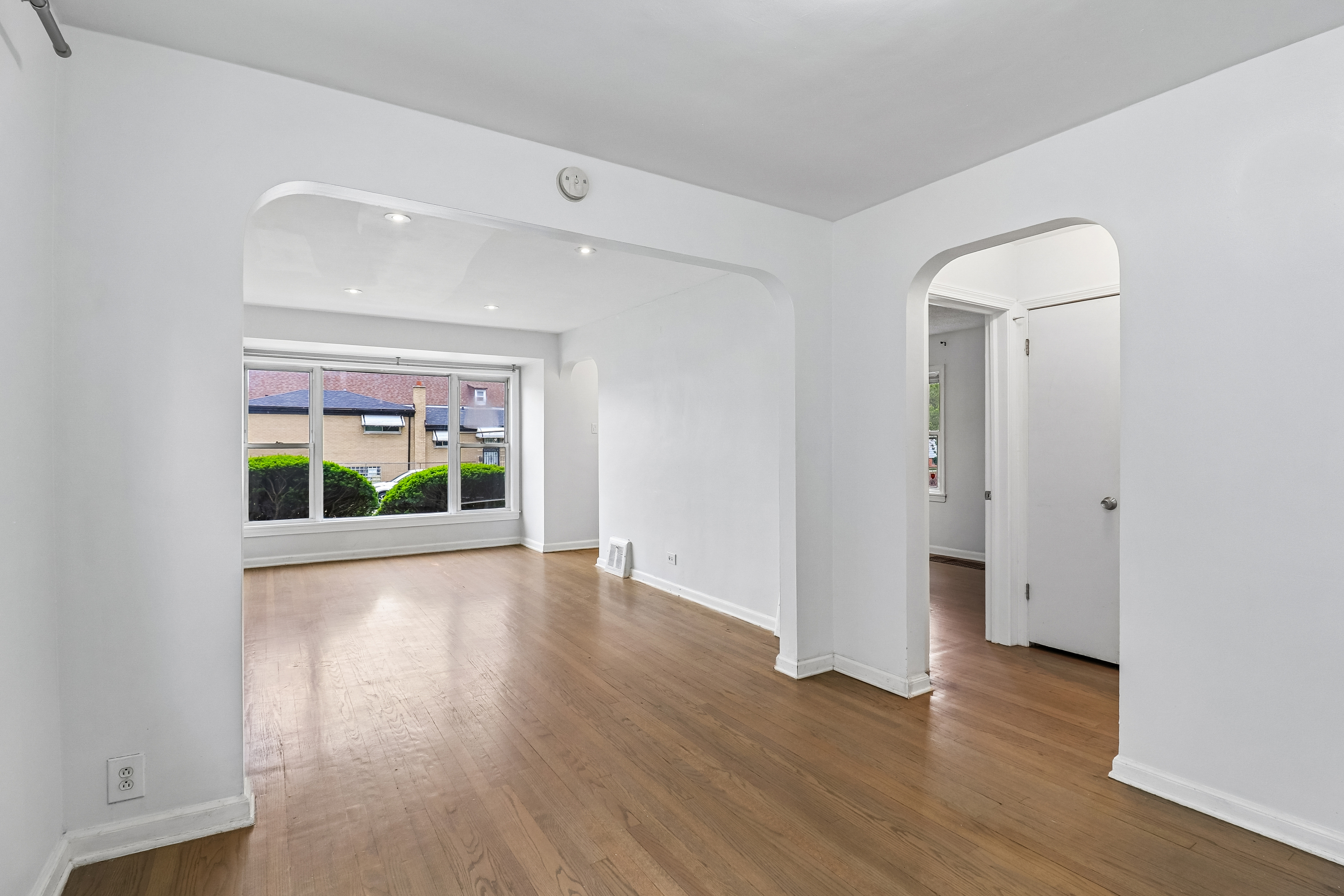 Photo 9 of 41 of 1107 W 101st St, Chicago, IL