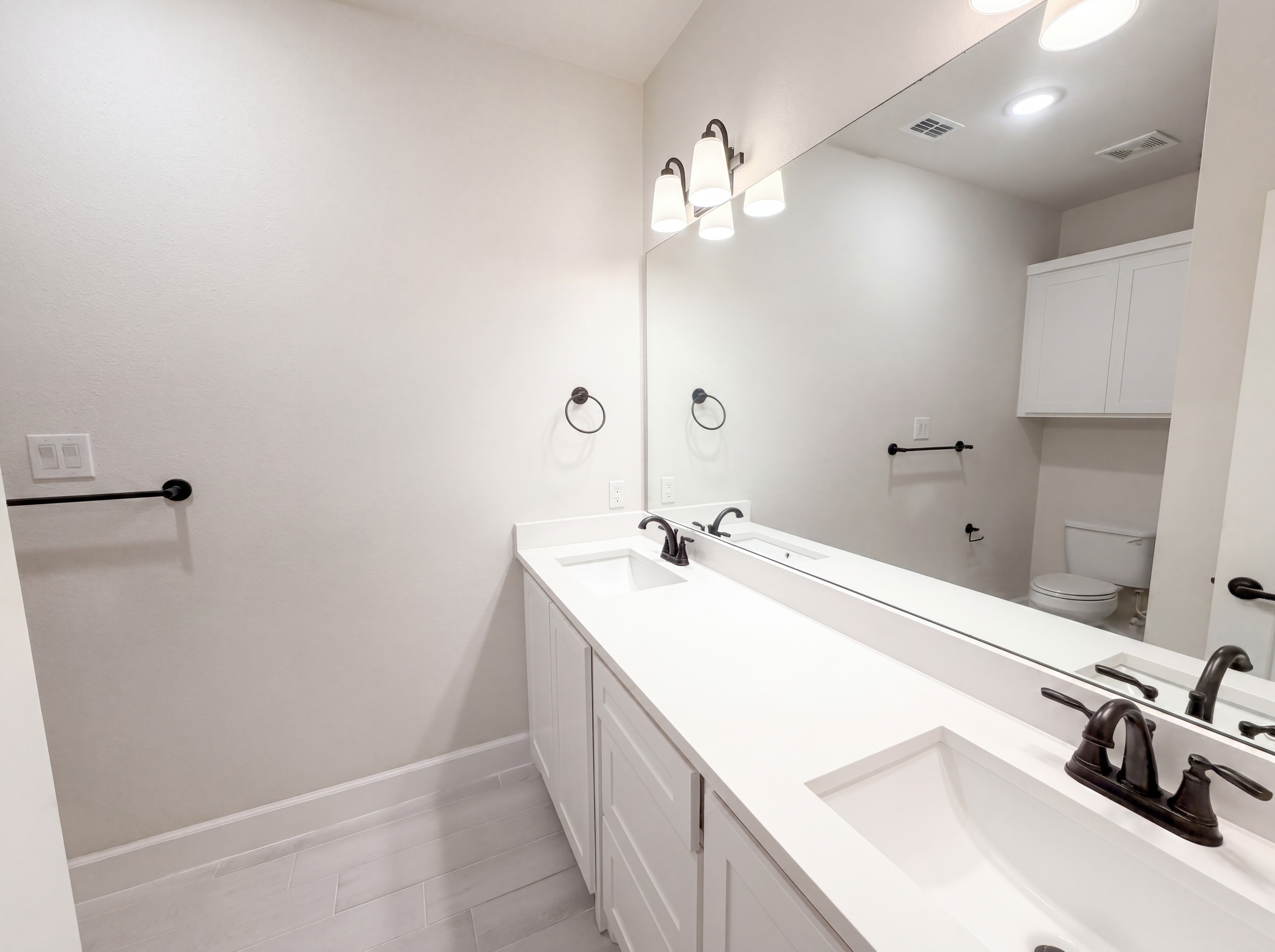 Photo 14 of 19 of 612 Wood Brook Ln, Burleson, TX