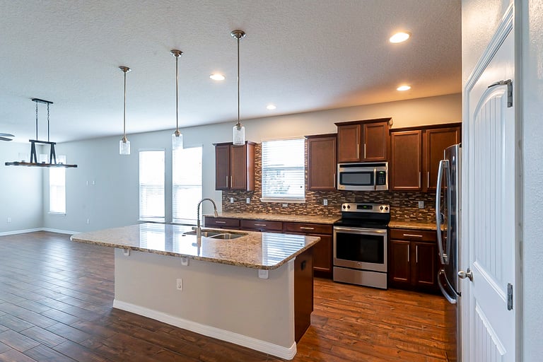 Photo 8 of 31 - 2349 Beacon Landing Cir, Orlando, FL 32824