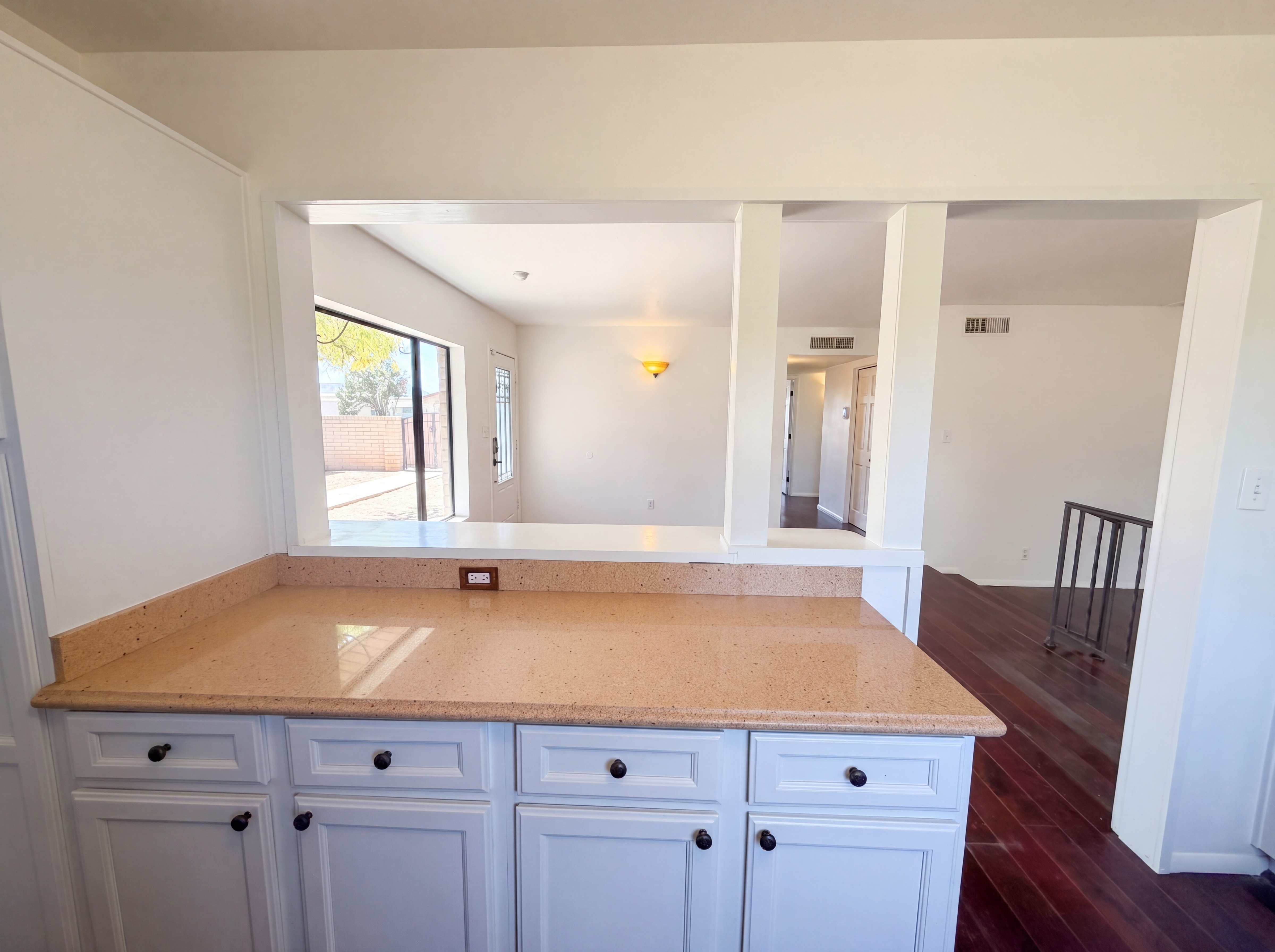 Photo 10 of 25 of 2326 W Paradise Dr, Phoenix, AZ