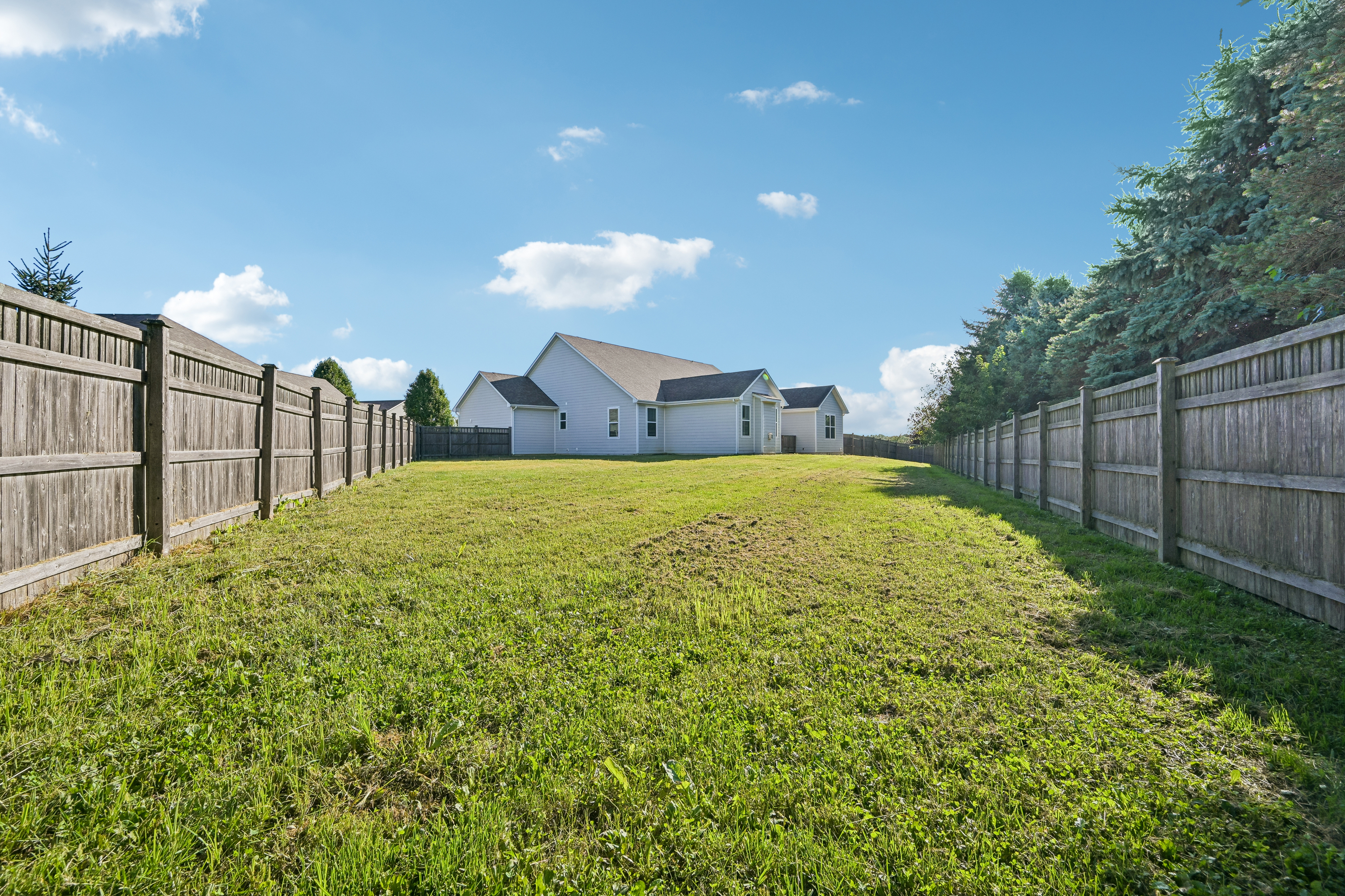 Photo 39 of 44 of 21323 Wharfdale Dr, Noblesville, IN