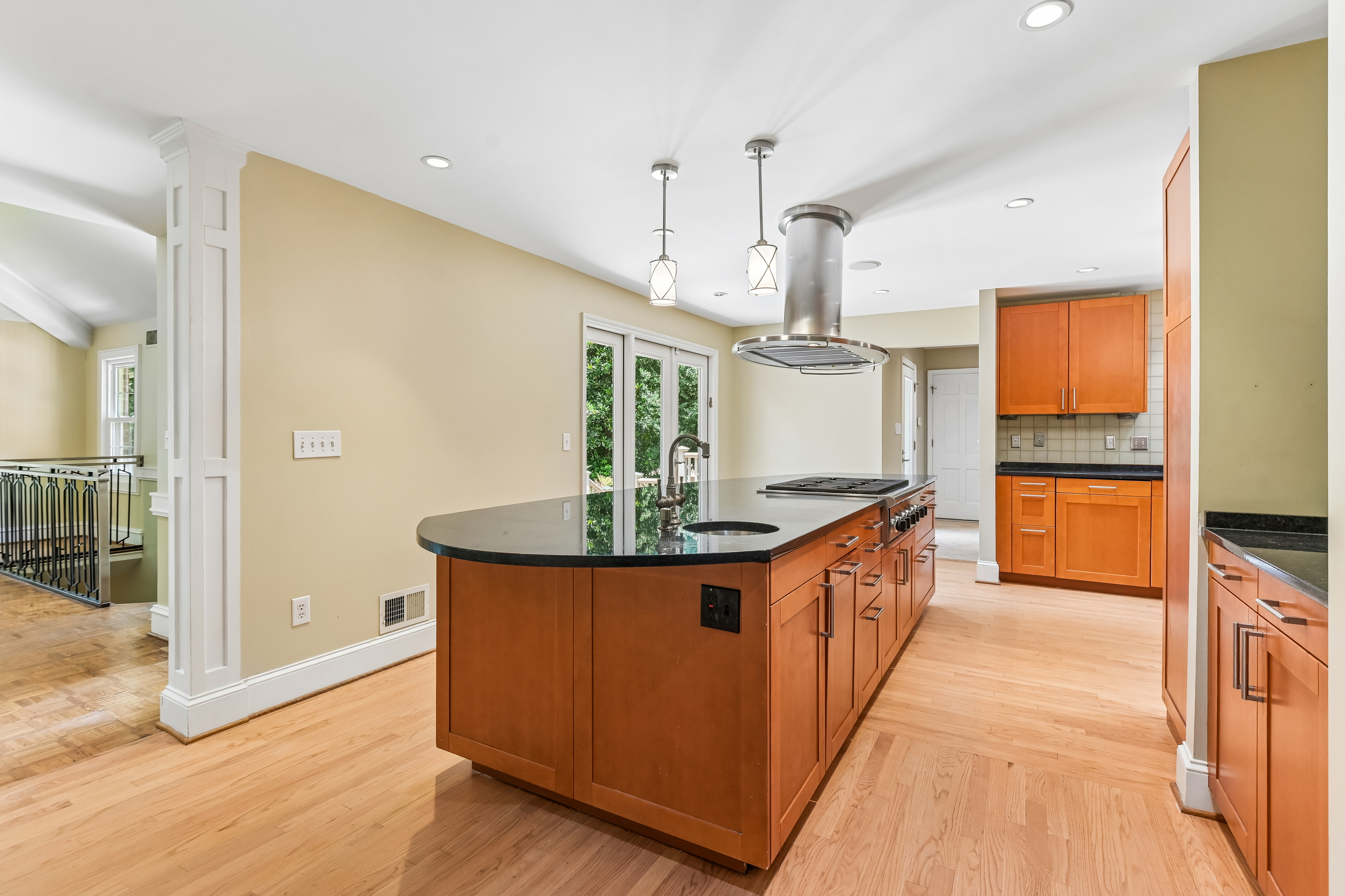 Photo 2 of 87 of 3135 Spalding Dr, Atlanta, GA