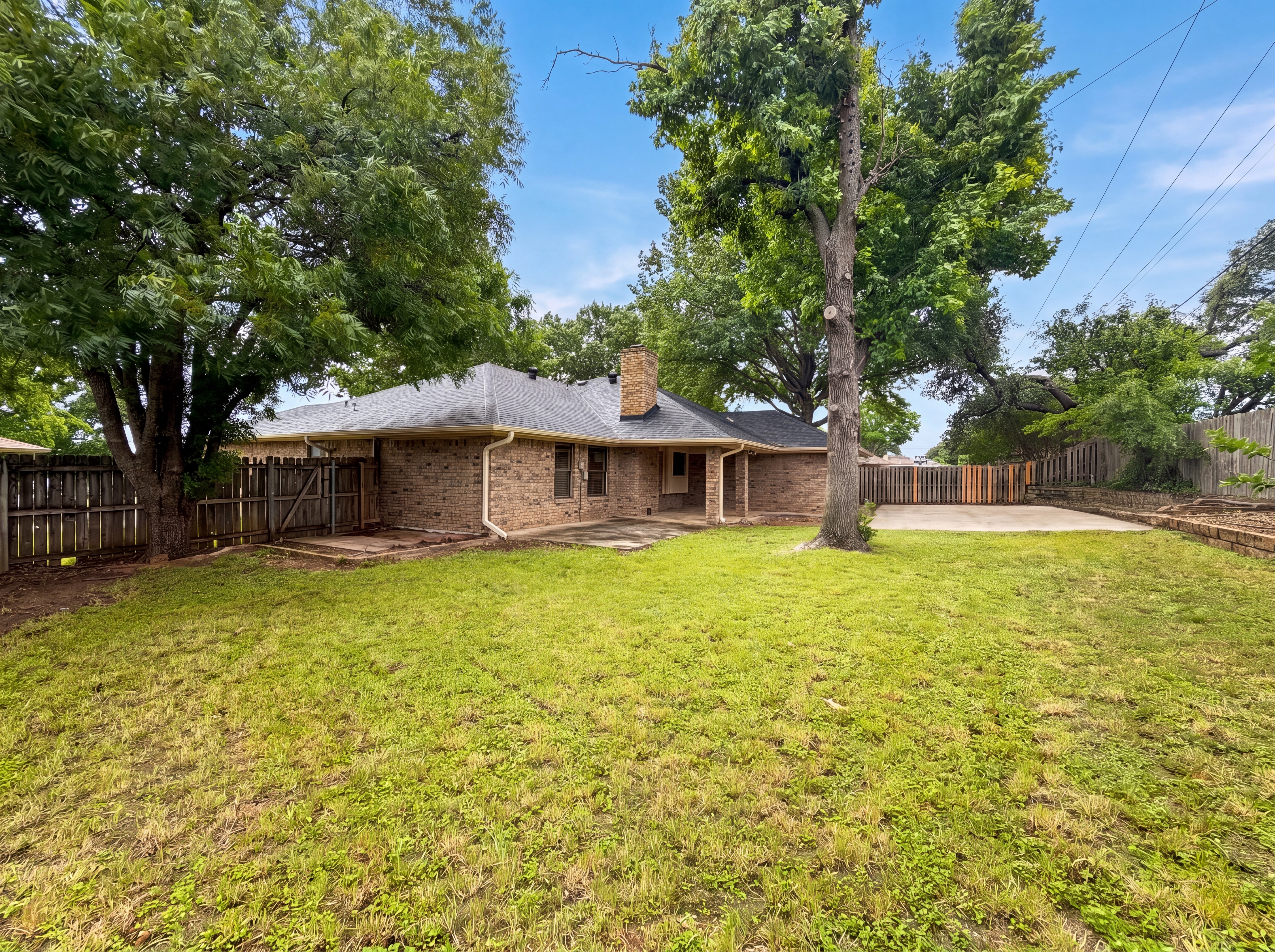 Photo 5 of 26 of 2300 Ridgewood, Bedford, TX