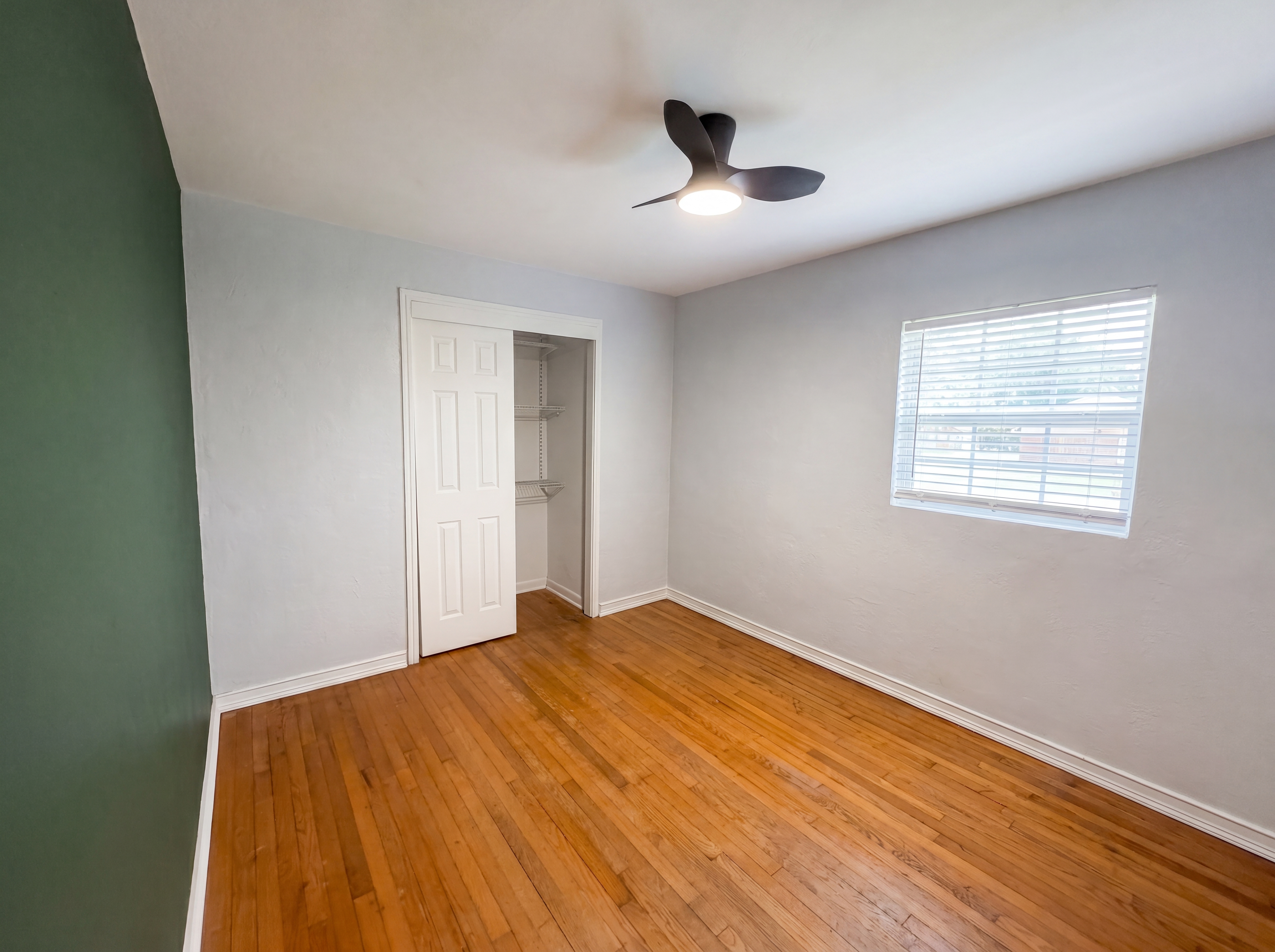 Photo 11 of 21 of 820 E Wisconsin Ave, Deland, FL
