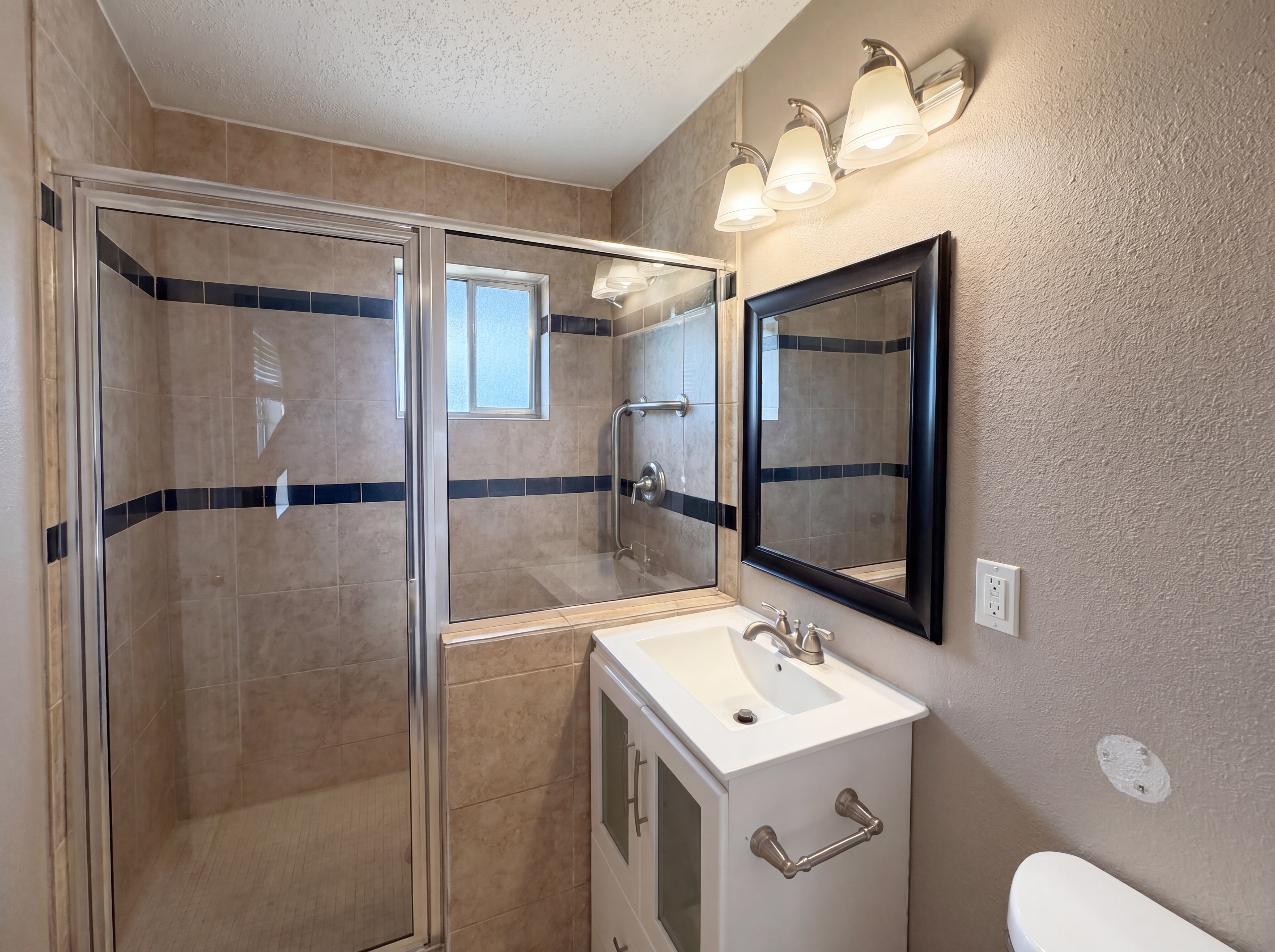 Photo 12 of 16 of 3255 Whitehall Dr, Dallas, TX
