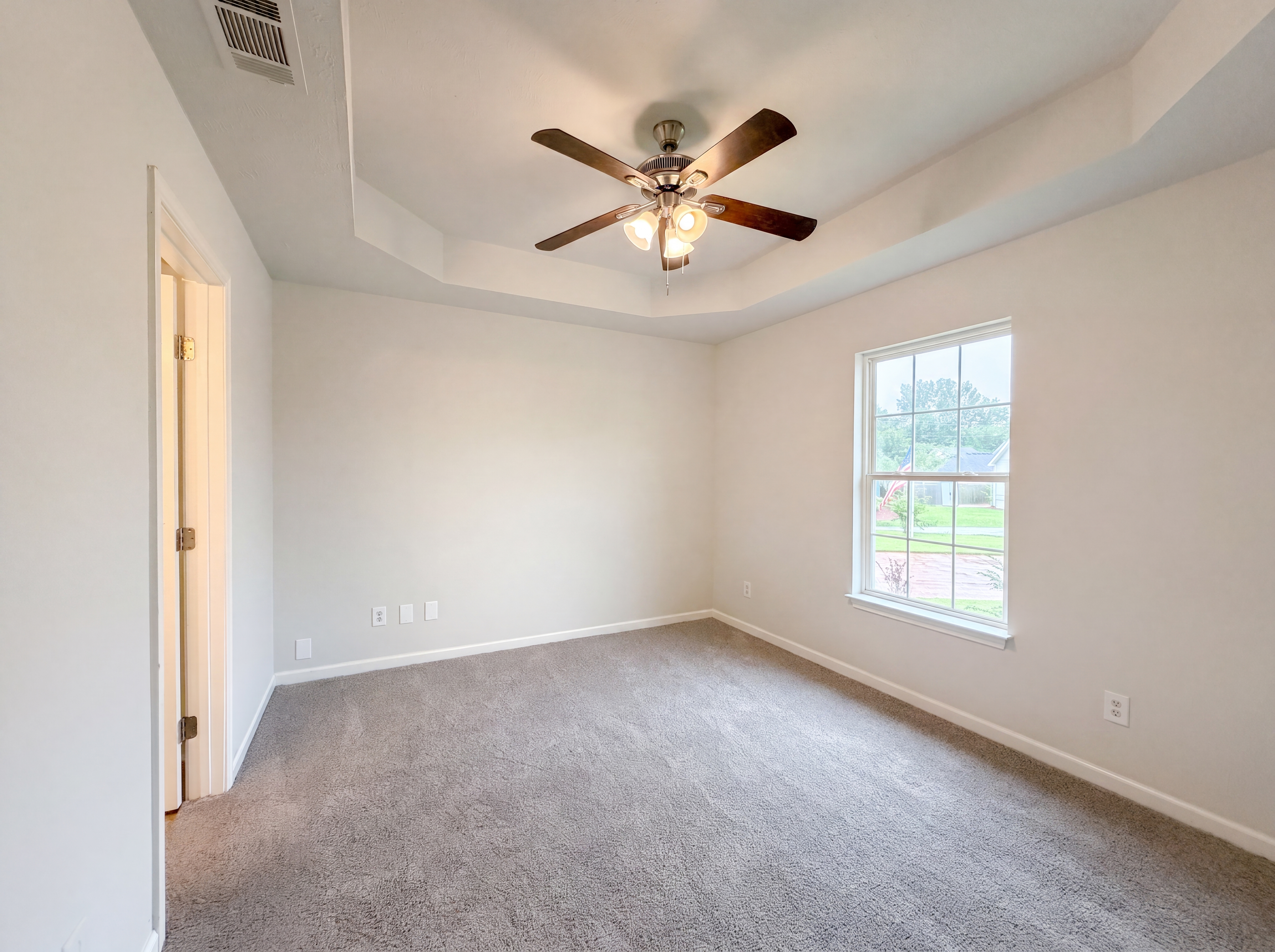 Photo 4 of 21 of 1125 Sima Shabat Ct, La Vergne, TN