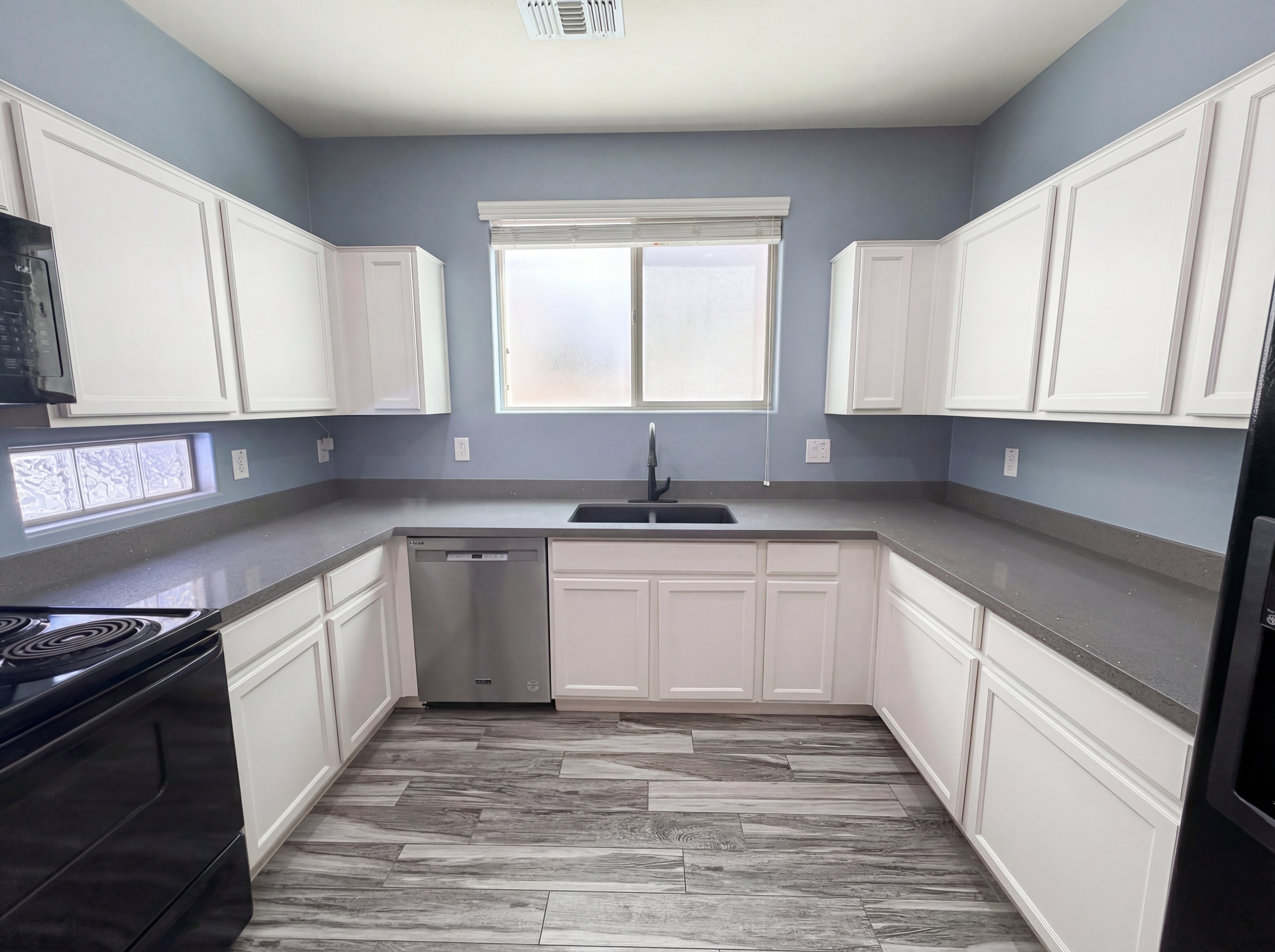 Photo 2 of 34 of 7763 W Pipestone Pl, Phoenix, AZ