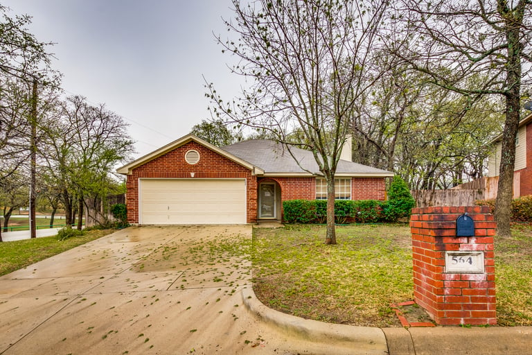 Photo 25 of 27 - 564 Dylan Ct, Azle, TX 76020