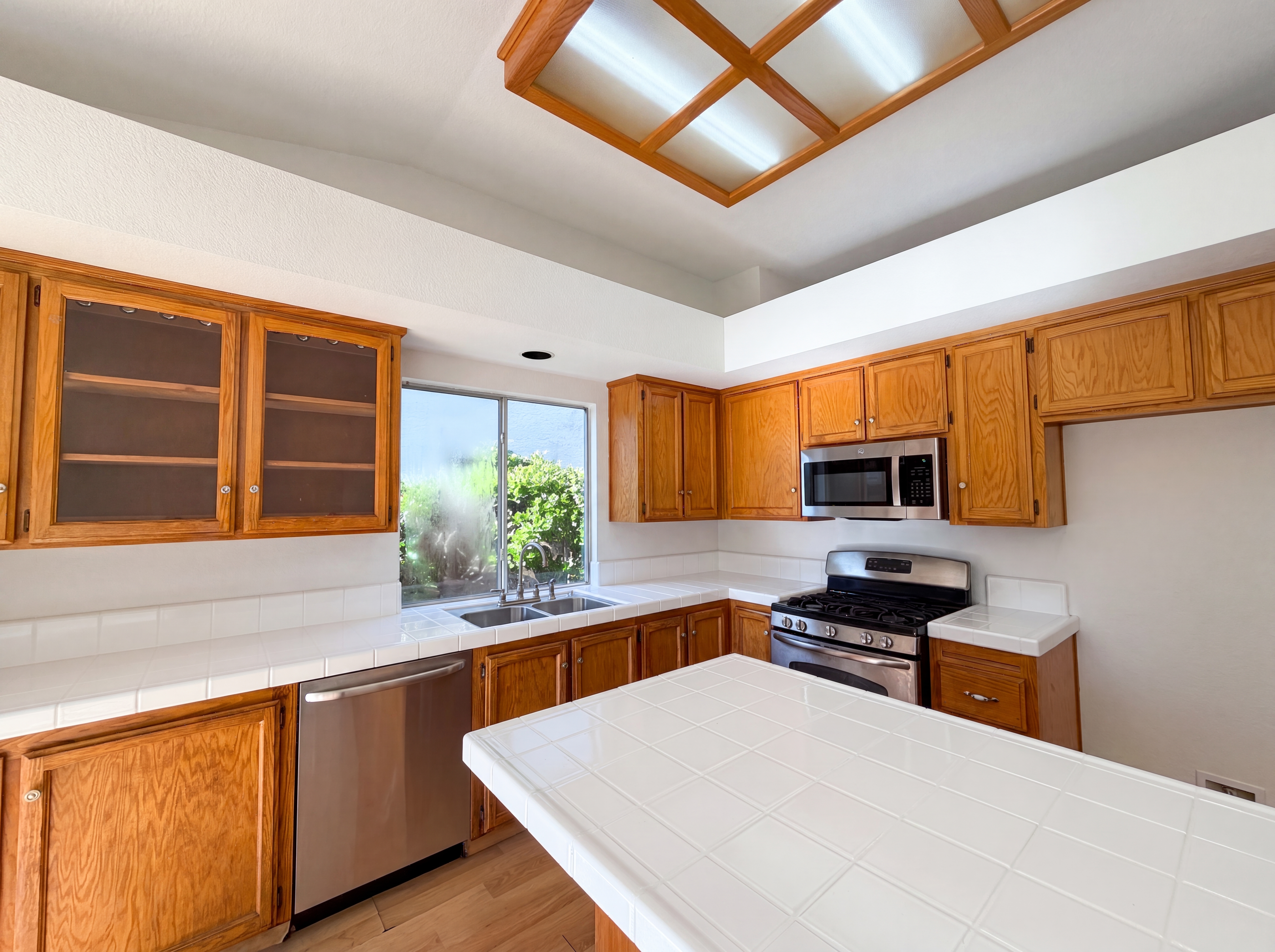 Photo 11 of 35 of 8027 Montevina Dr, Sacramento, CA