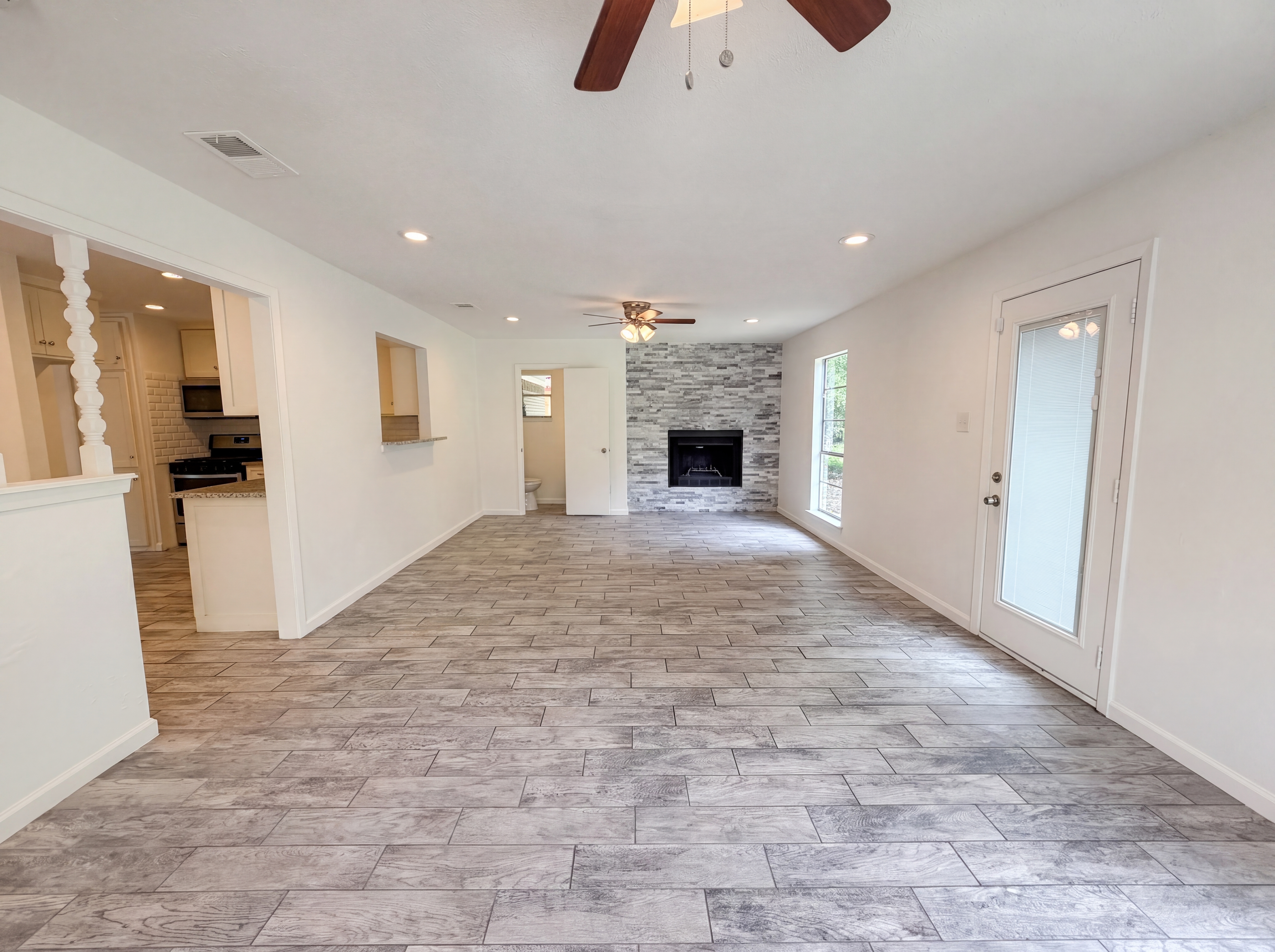 Photo 3 of 16 of 5412 Conroy St, Fort Worth, TX