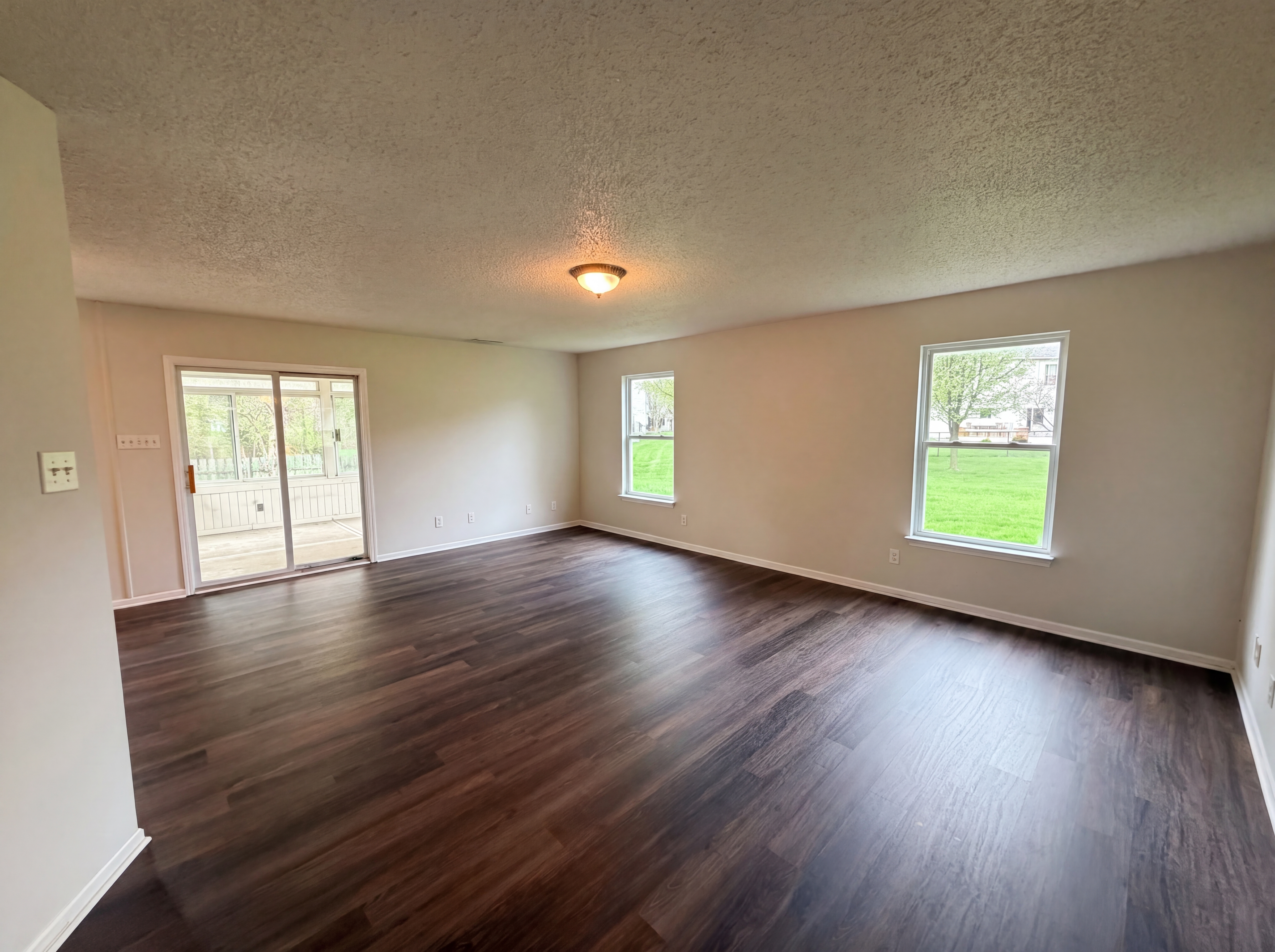 Photo 10 of 22 of 1108 Albemarle Cir, Noblesville, IN