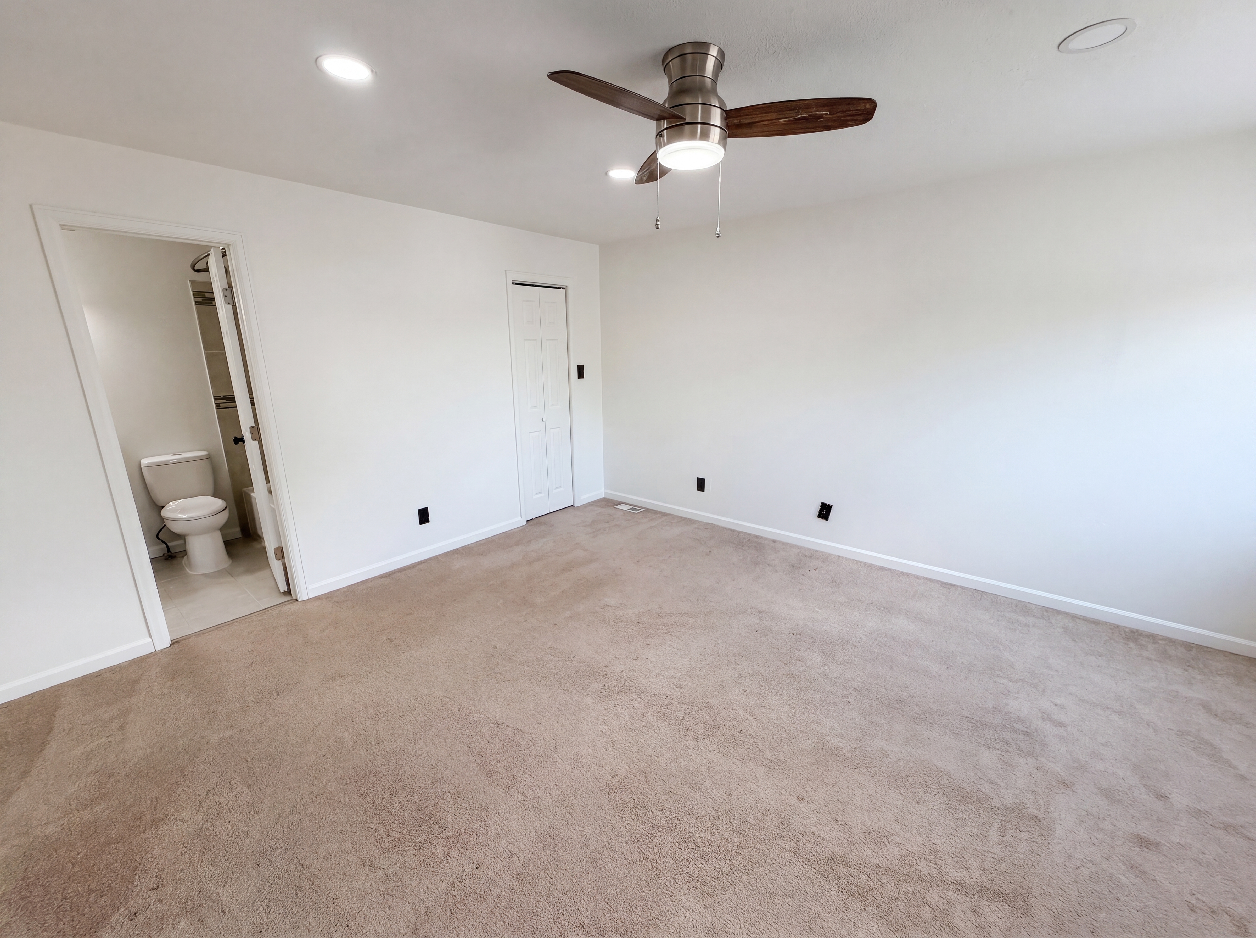 Photo 4 of 28 of 11835 Lincoln St, Northglenn, CO