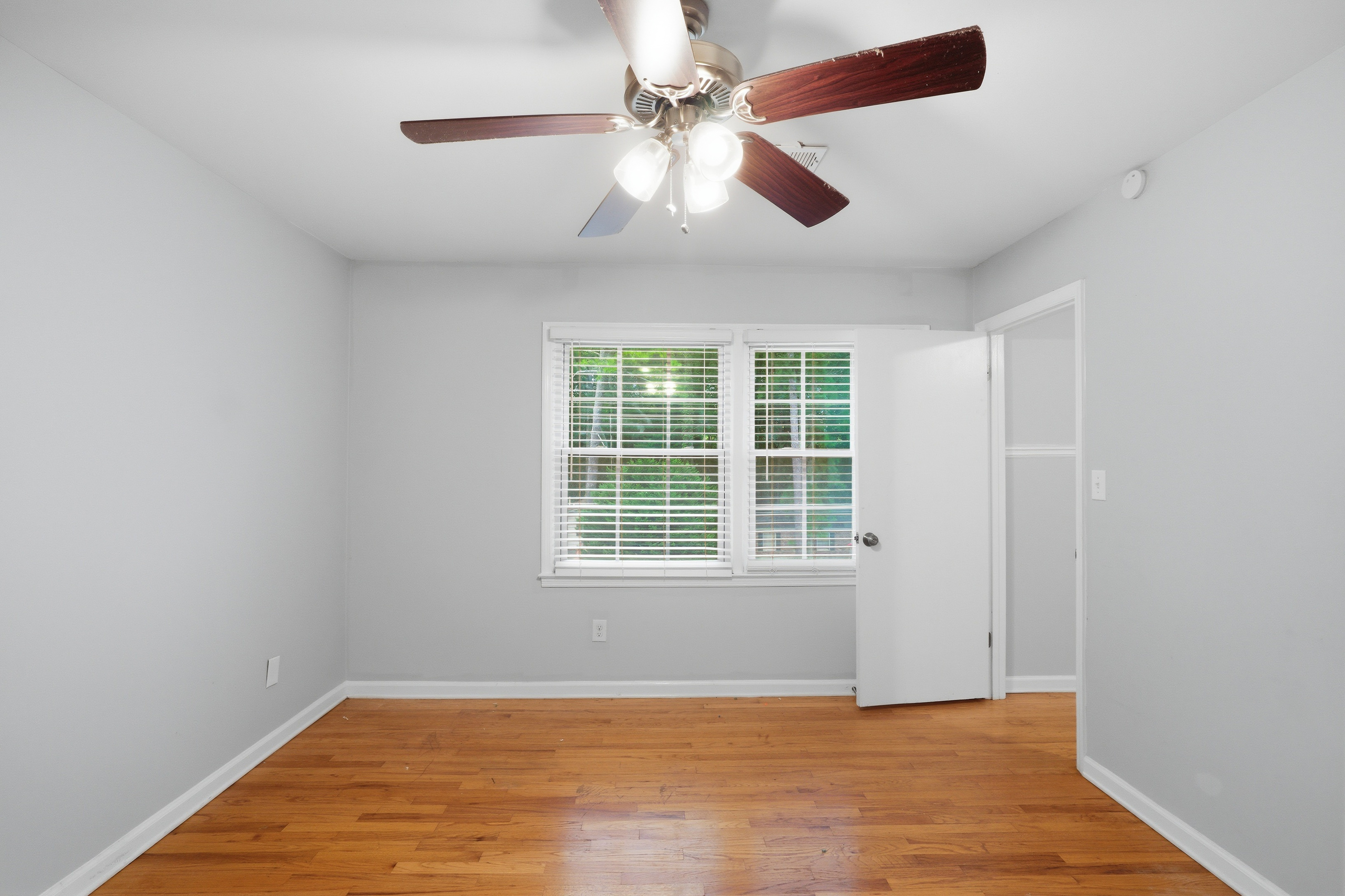 Photo 18 of 35 of 1604 Drayton Woods Dr, Tucker, GA