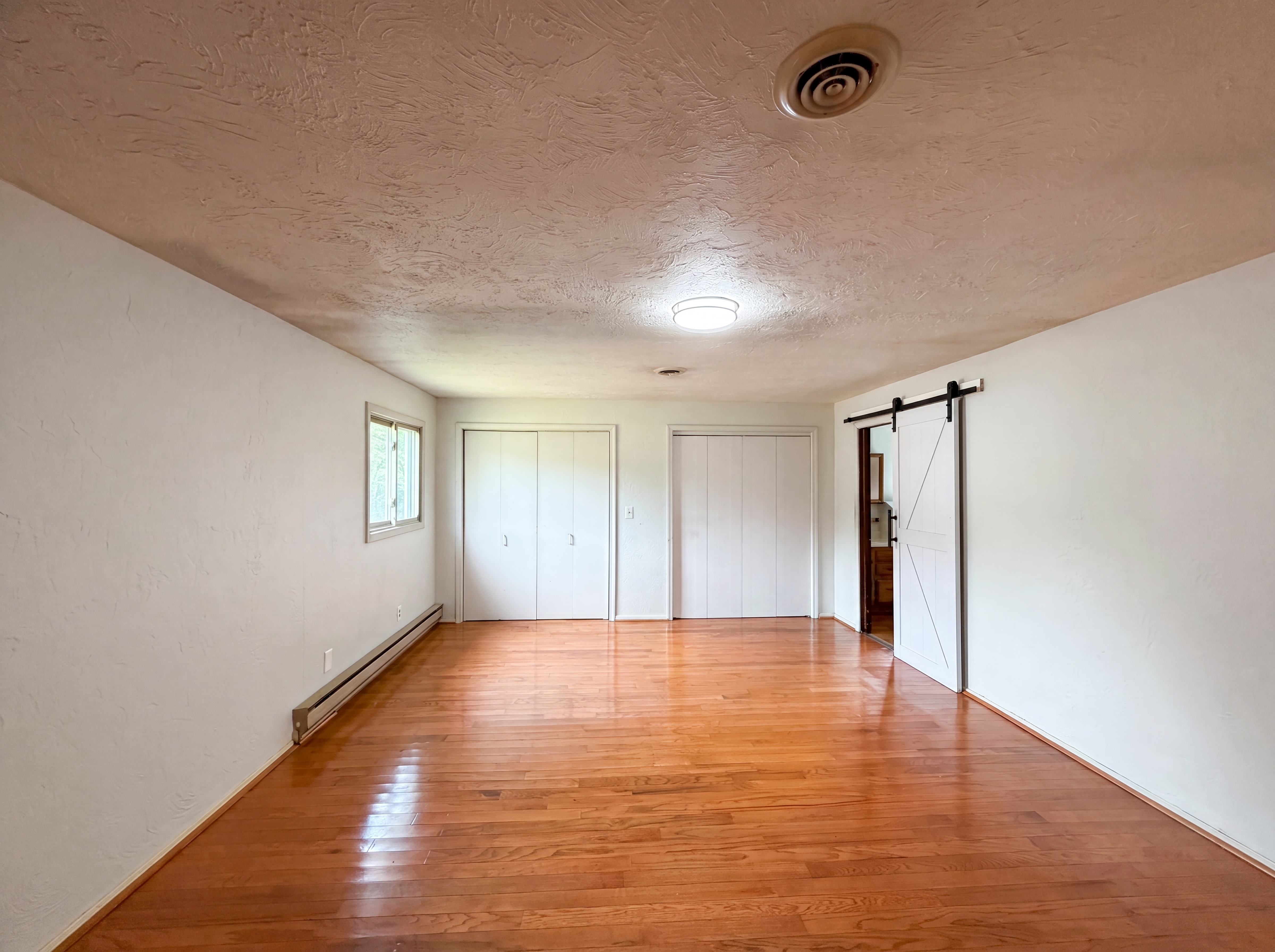 Photo 8 of 25 of 1015 Kingsway Dr, Lorain, OH