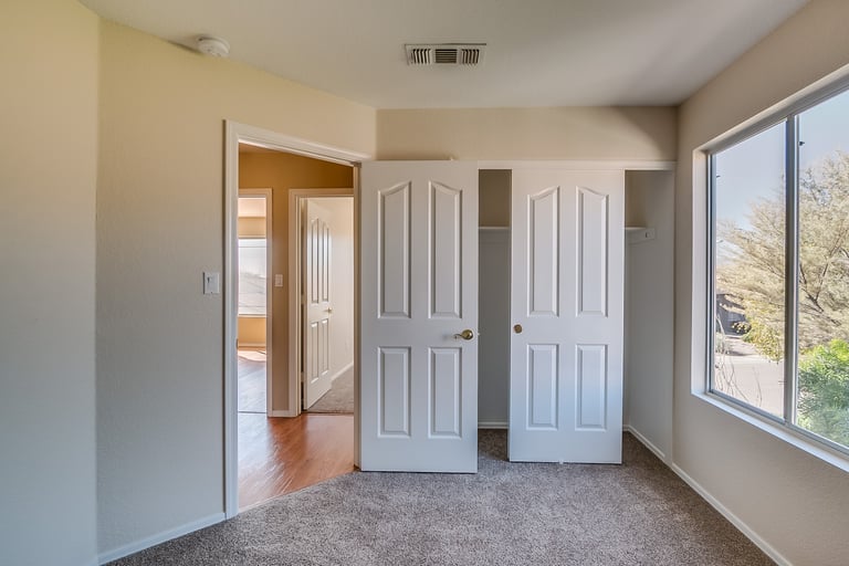 Photo 13 of 29 - 1026 E Hiddenview Dr, Phoenix, AZ 85048