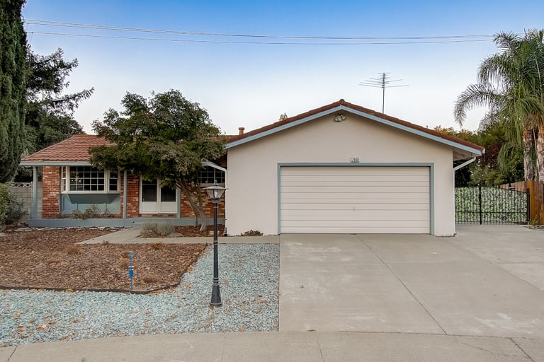 Photo 1 of 40 - 2600 Heidelberg Ct, Sacramento, CA 95826