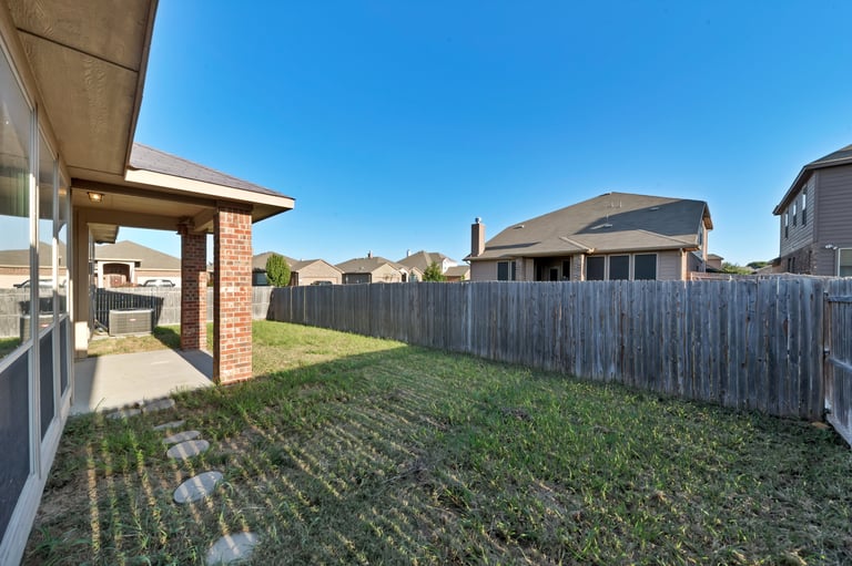 Photo 26 of 27 - 11121 Hawks Landing Rd, Haslet, TX 76052
