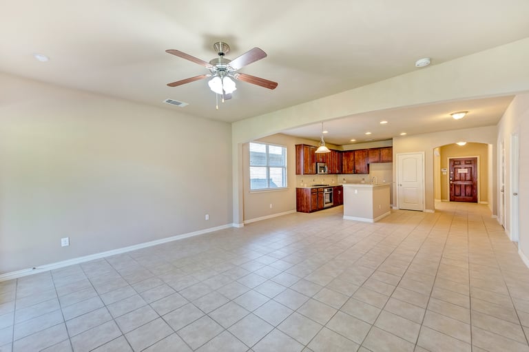 Photo 12 of 27 - 1124 Crest Breeze Dr, Haslet, TX 76052