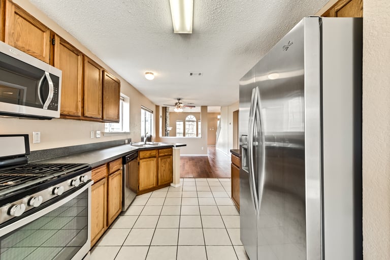 Photo 4 of 27 - 1305 Copper Meadow Dr, Mesquite, TX 75149