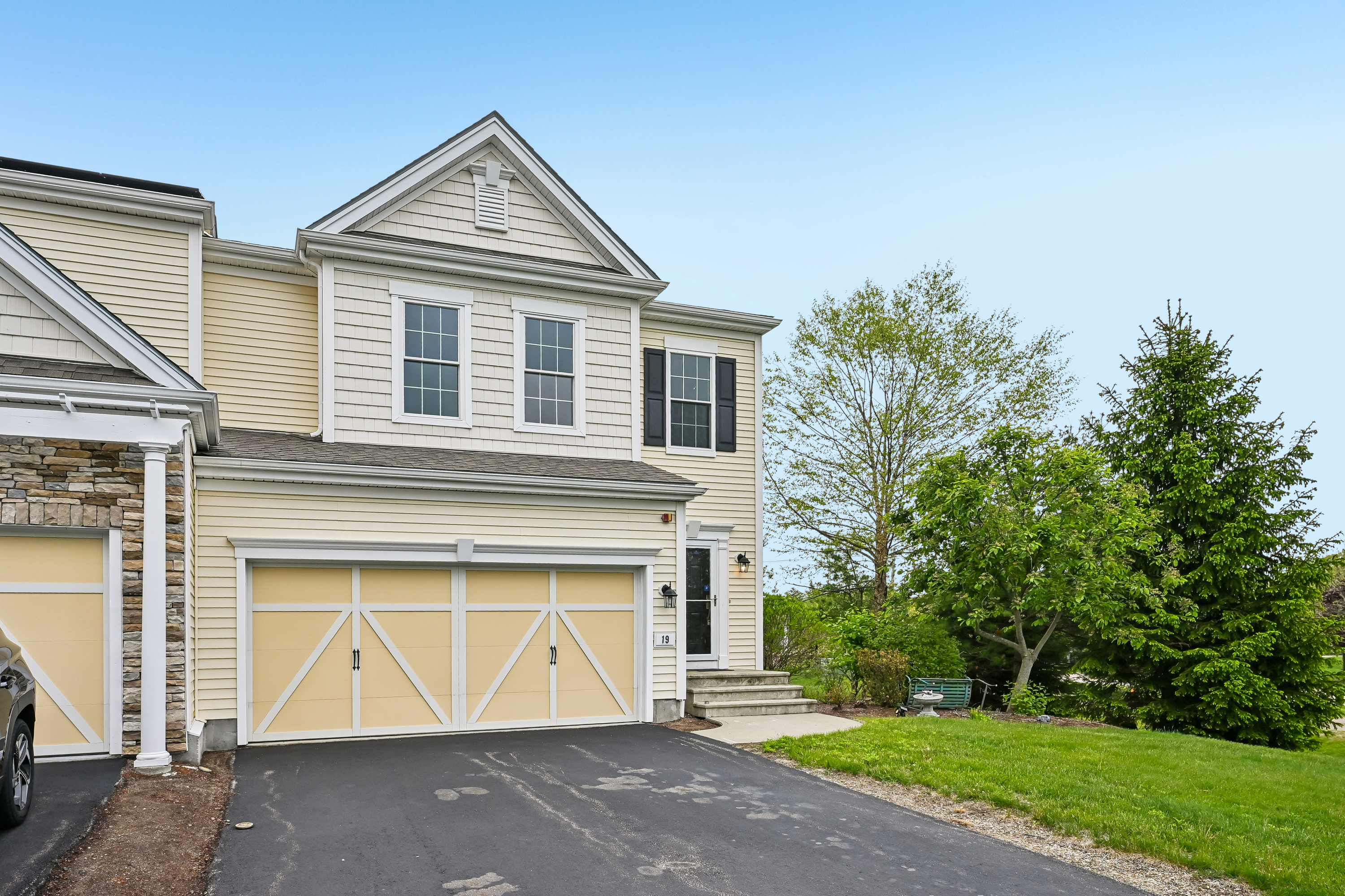 Photo 18 of 38 of 19 Crispwater Way, Hopkinton, MA