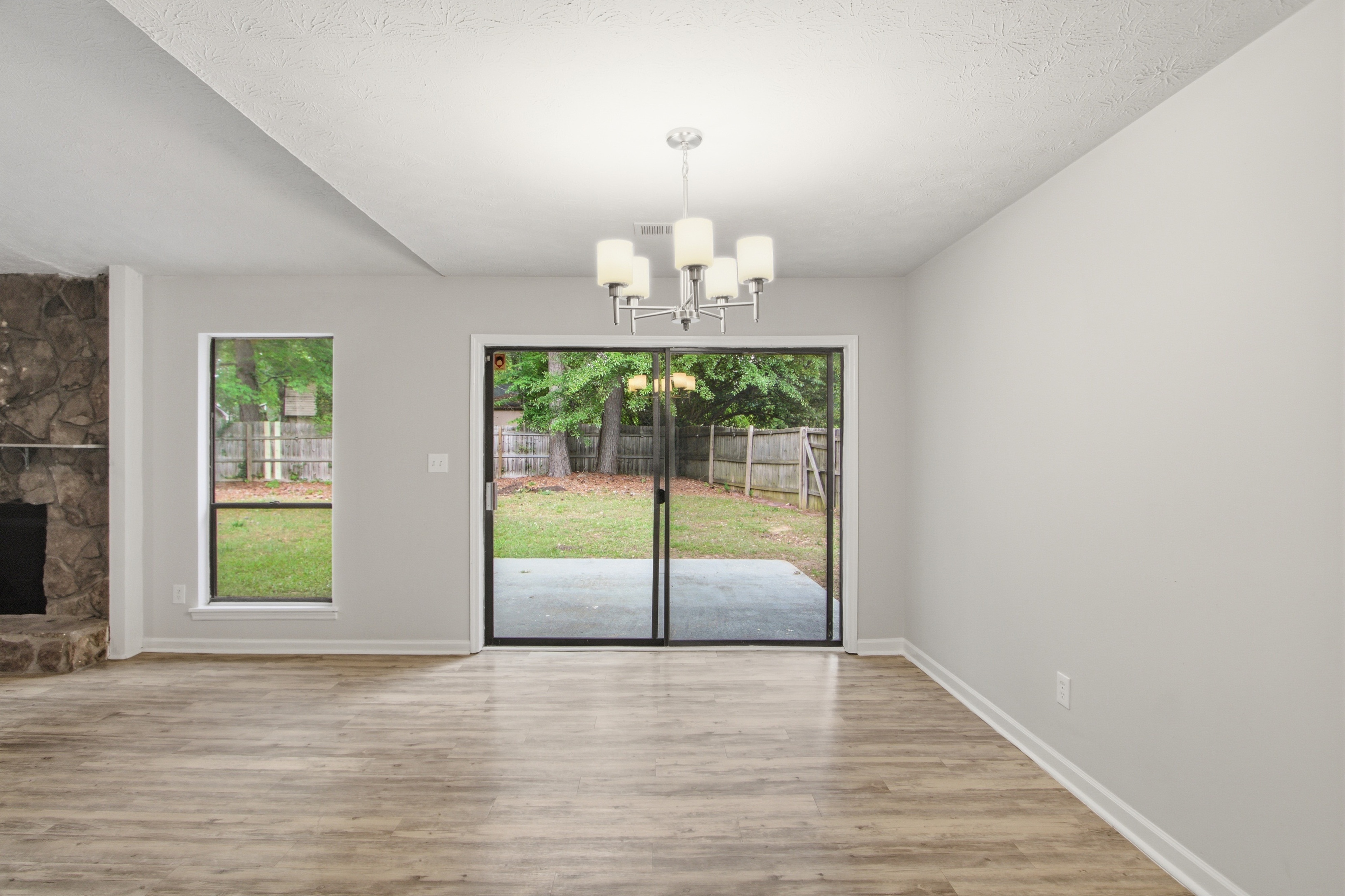 Photo 10 of 31 of 8132 Creekstone Ct, Riverdale, GA