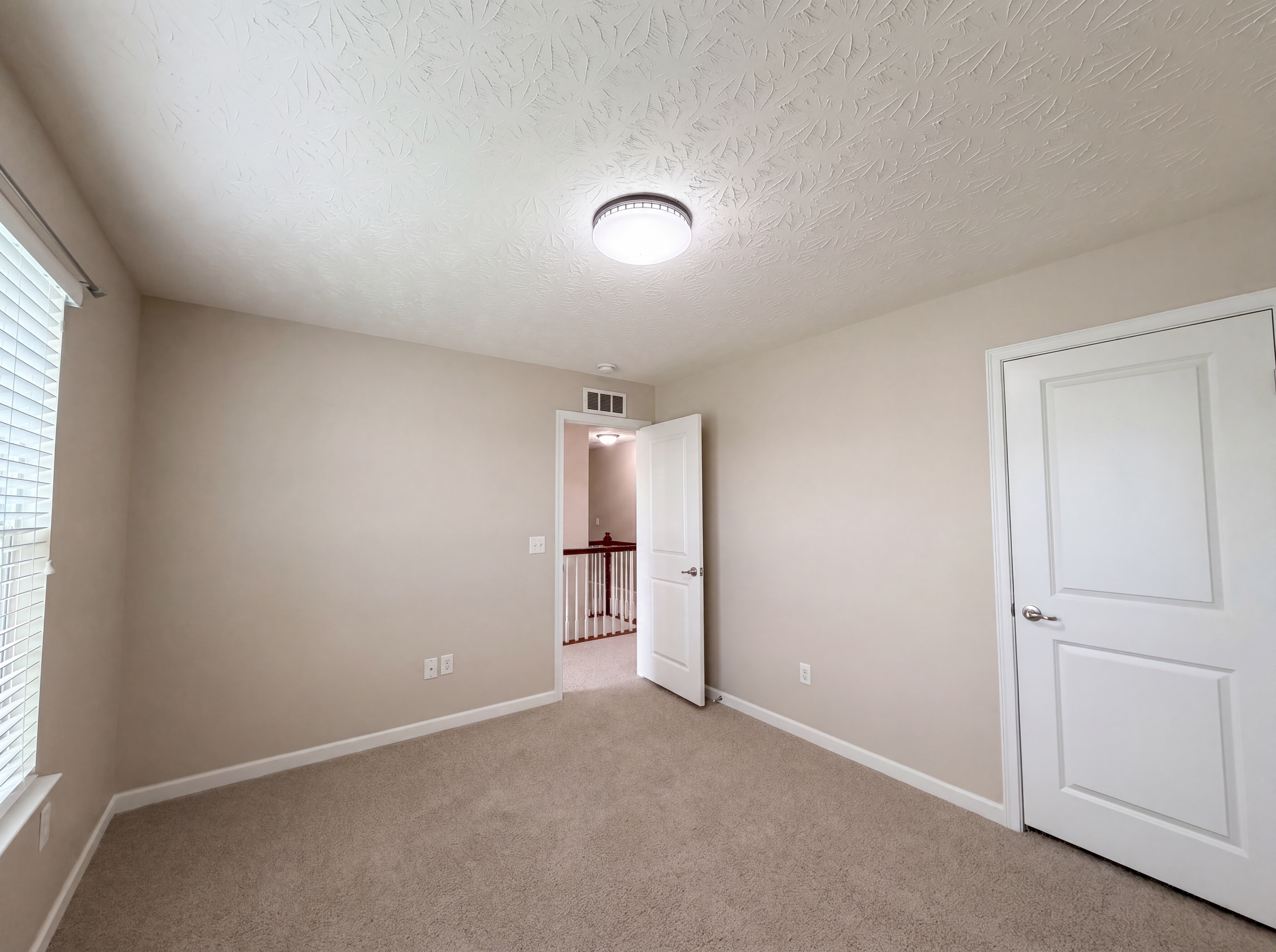 Photo 16 of 37 of 7533 Cherokee Ln, Liberty Township, OH