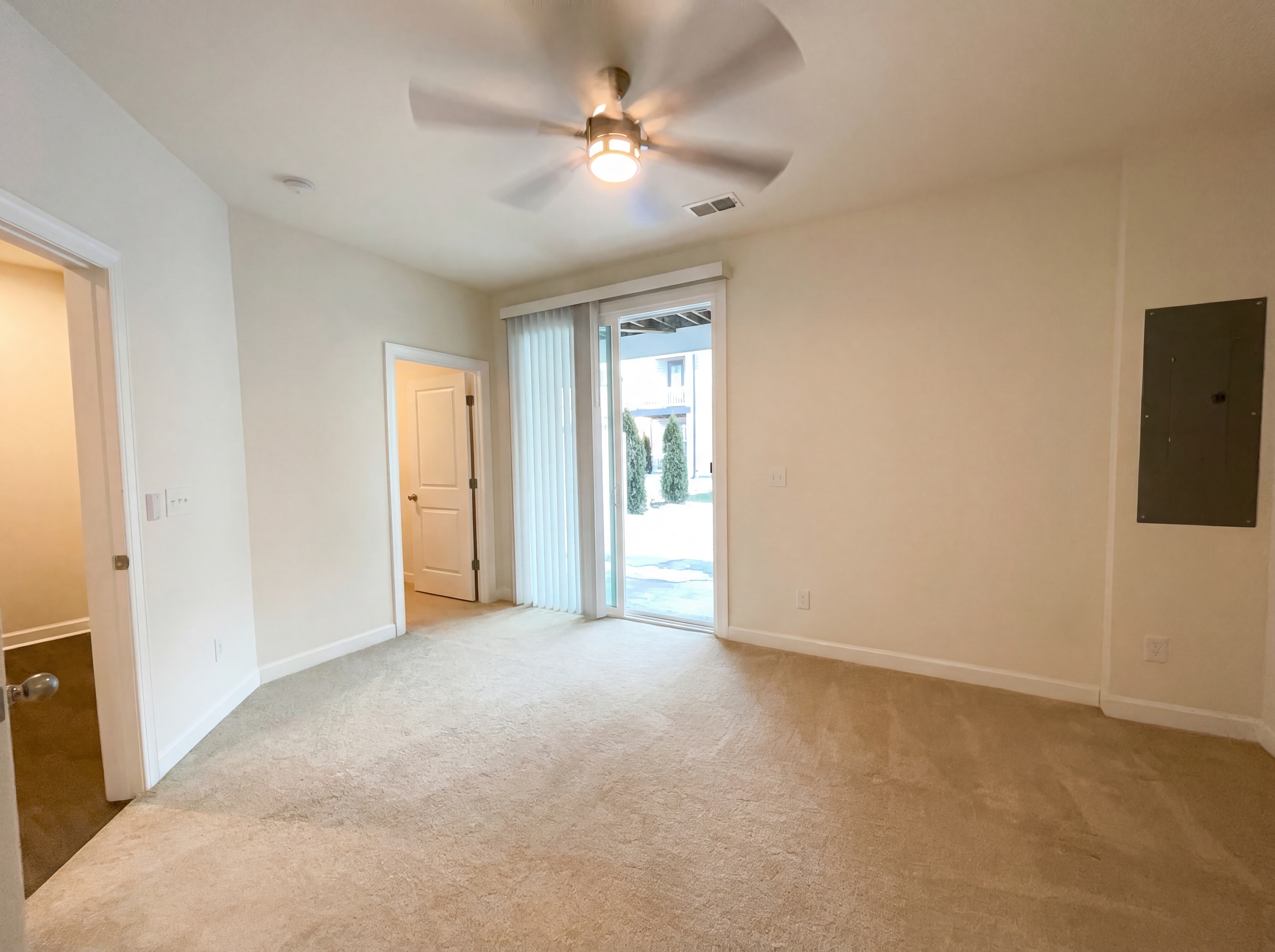 Photo 10 of 42 of 8124 Bock Farm Pl, Alexandria, VA