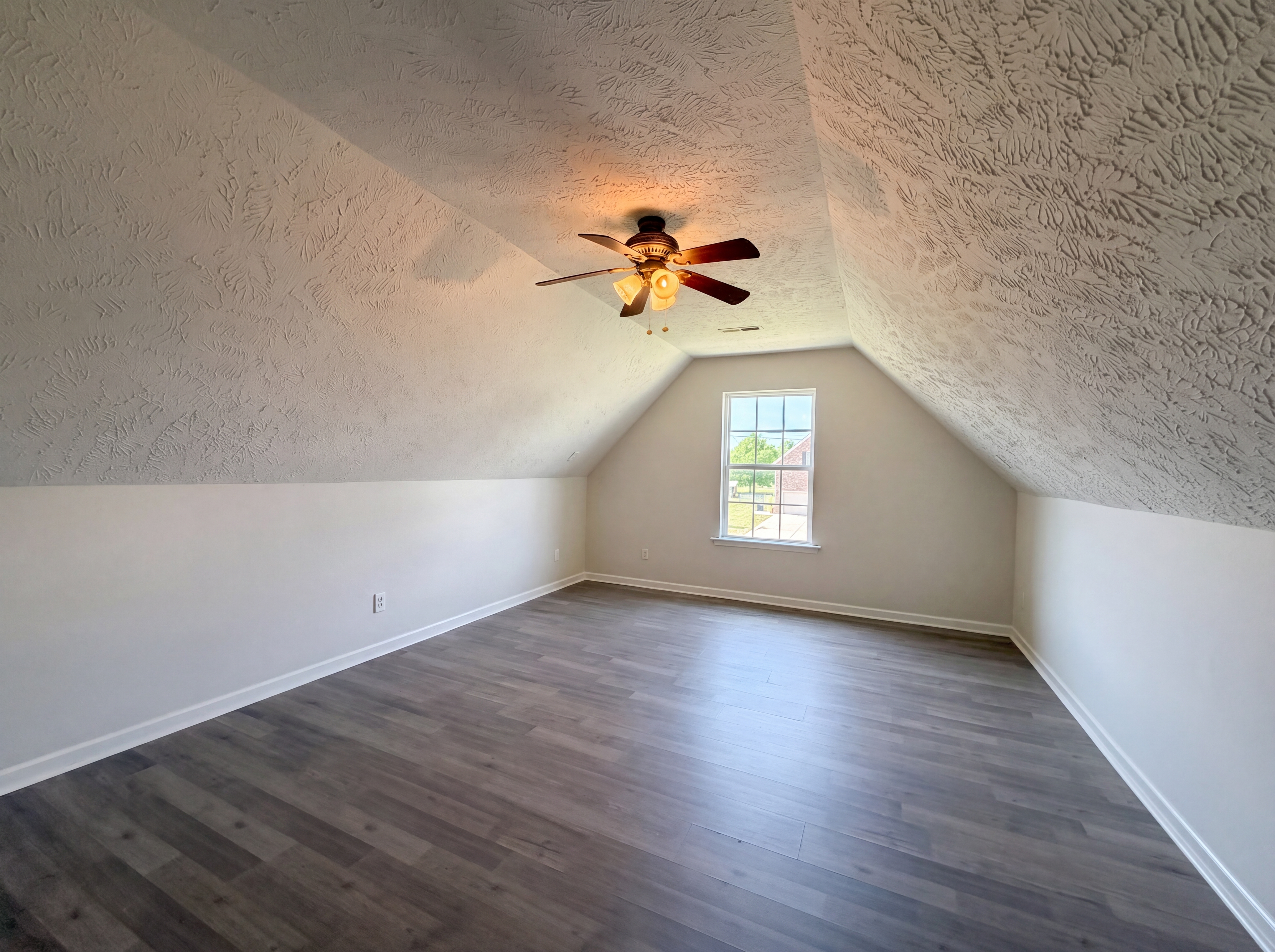Photo 19 of 24 of 425 Long Creek Dr, Christiana, TN
