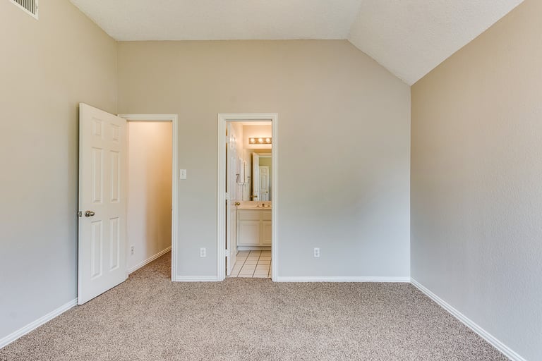 Photo 29 of 38 - 404 Pecan Hollow Dr, Coppell, TX 75019