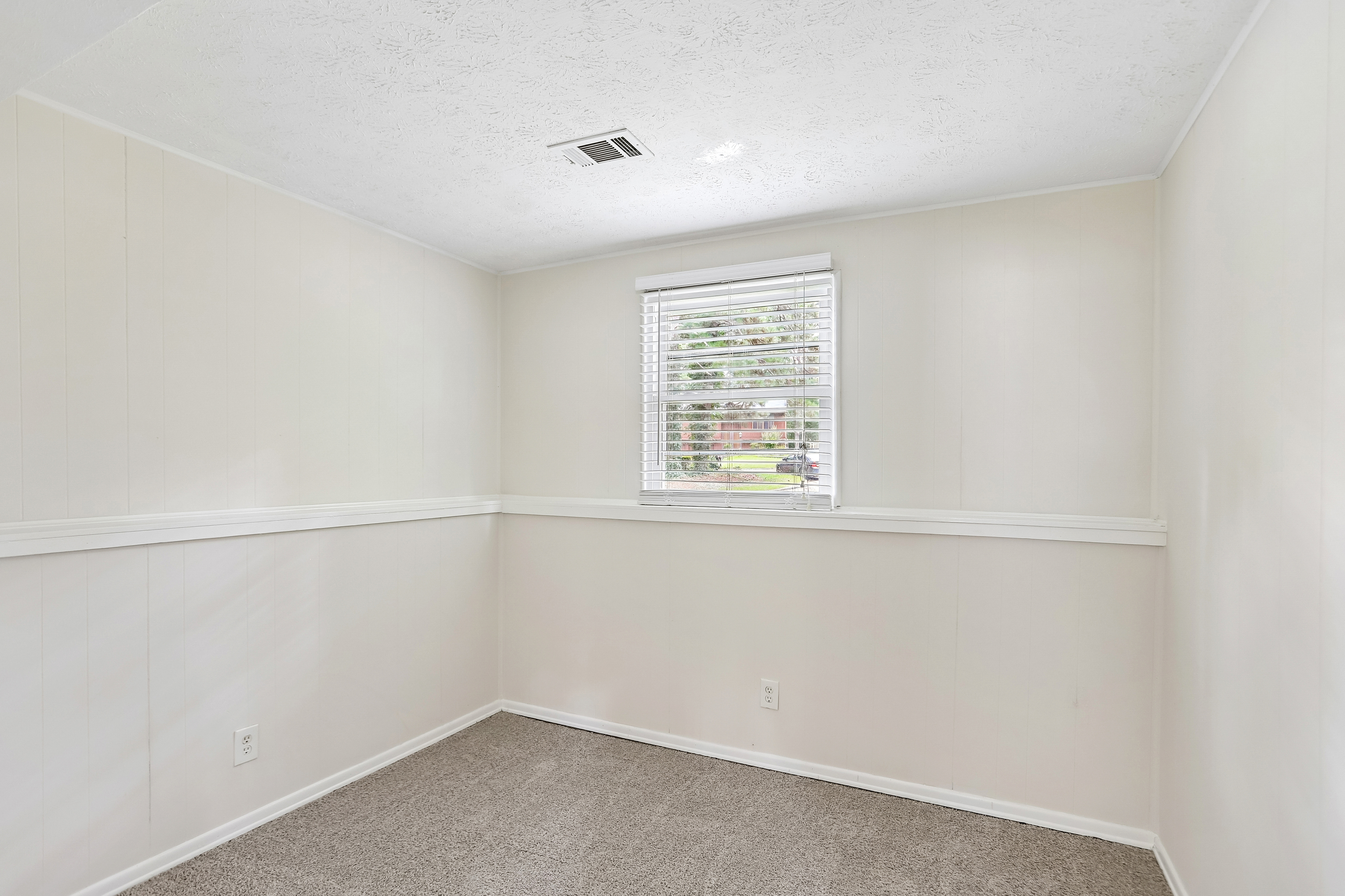 Photo 27 of 34 of 3020 Forestside Ln, Atlanta, GA