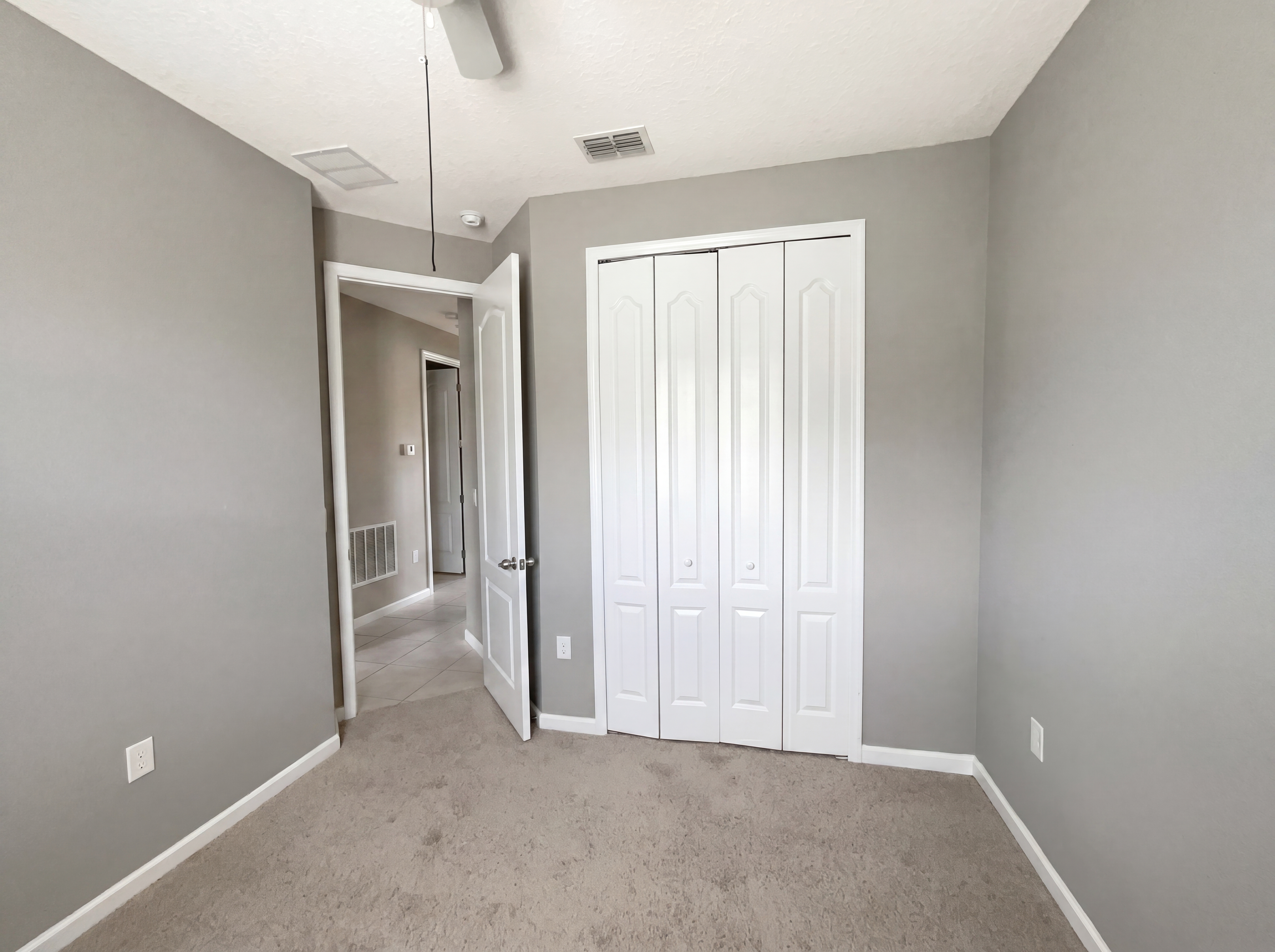 Photo 12 of 29 of 2526 W End Dr, Saint Cloud, FL
