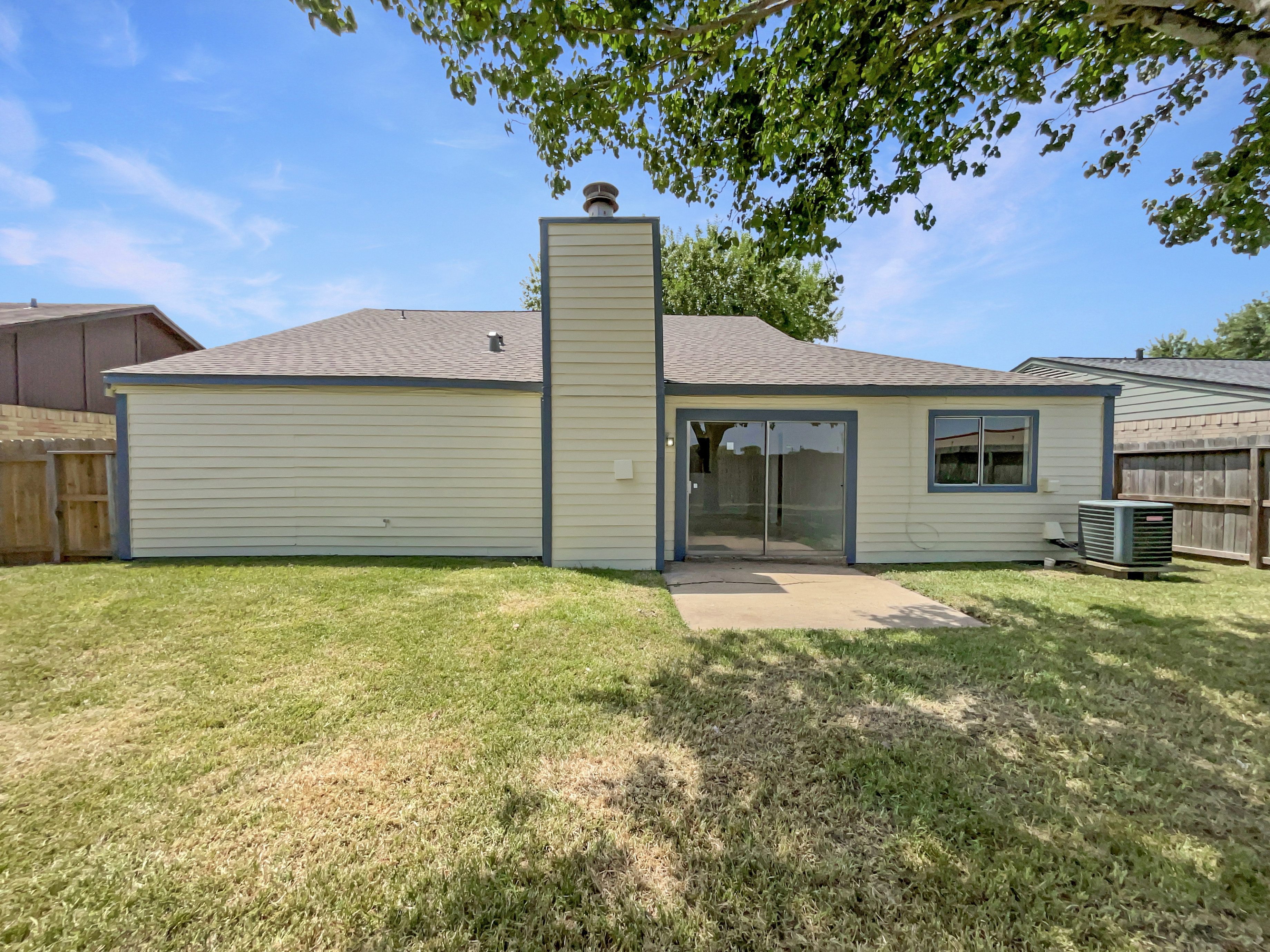 Photo 8 of 19 of 6214 Clayridge Dr, Houston, TX