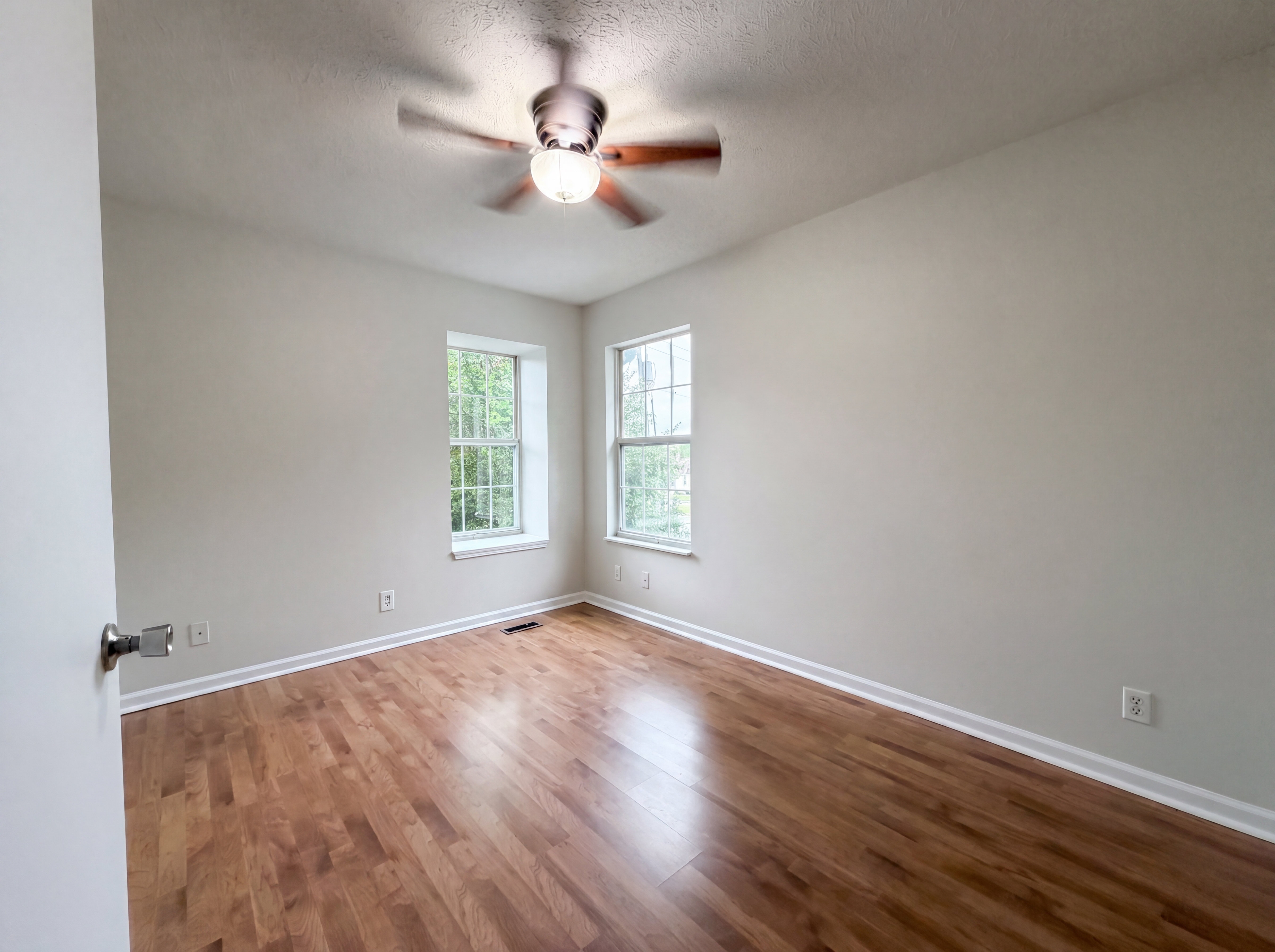 Photo 10 of 18 of 4046 Farmingham Woods Dr, Hermitage, TN