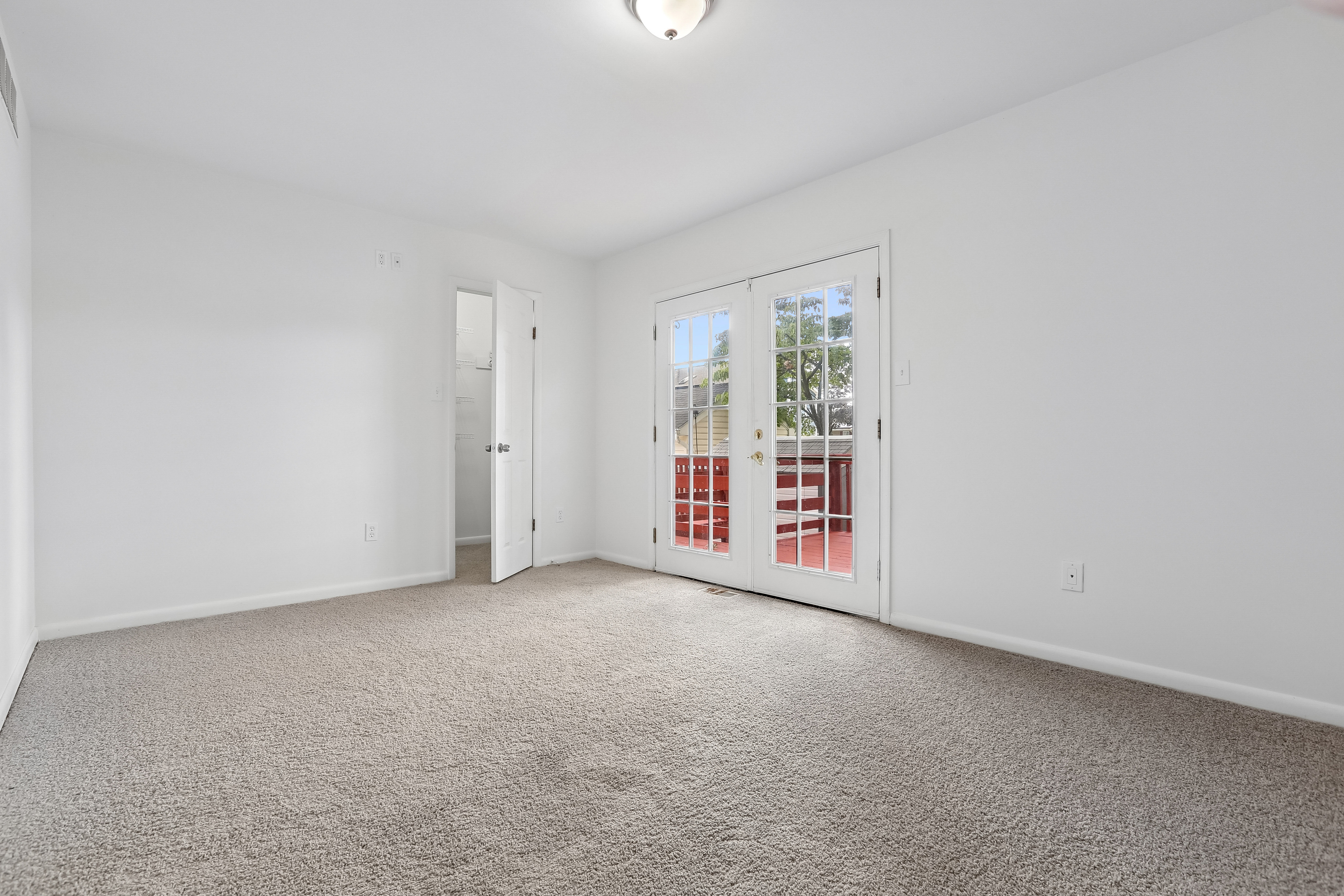 Photo 10 of 40 of 7736 Woodlawn Ave, Pasadena, MD