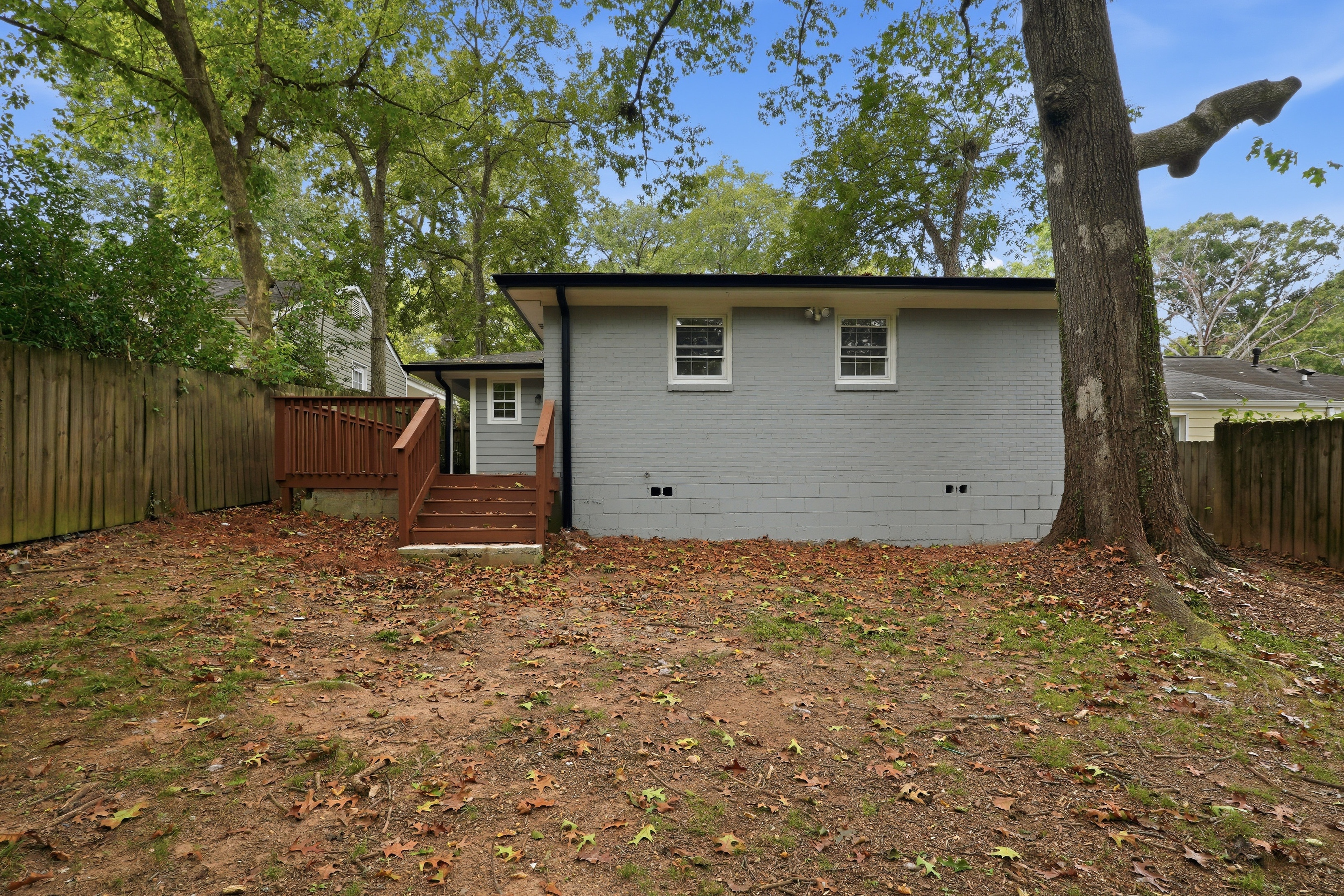Photo 5 of 21 of 1410 Graymont Dr SW, Atlanta, GA