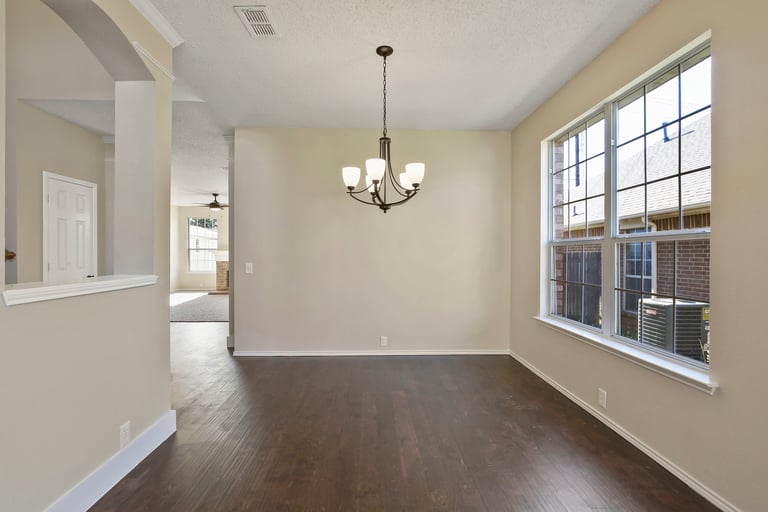 Photo 7 of 30 - 4648 Park Bend Dr, Fort Worth, TX 76137