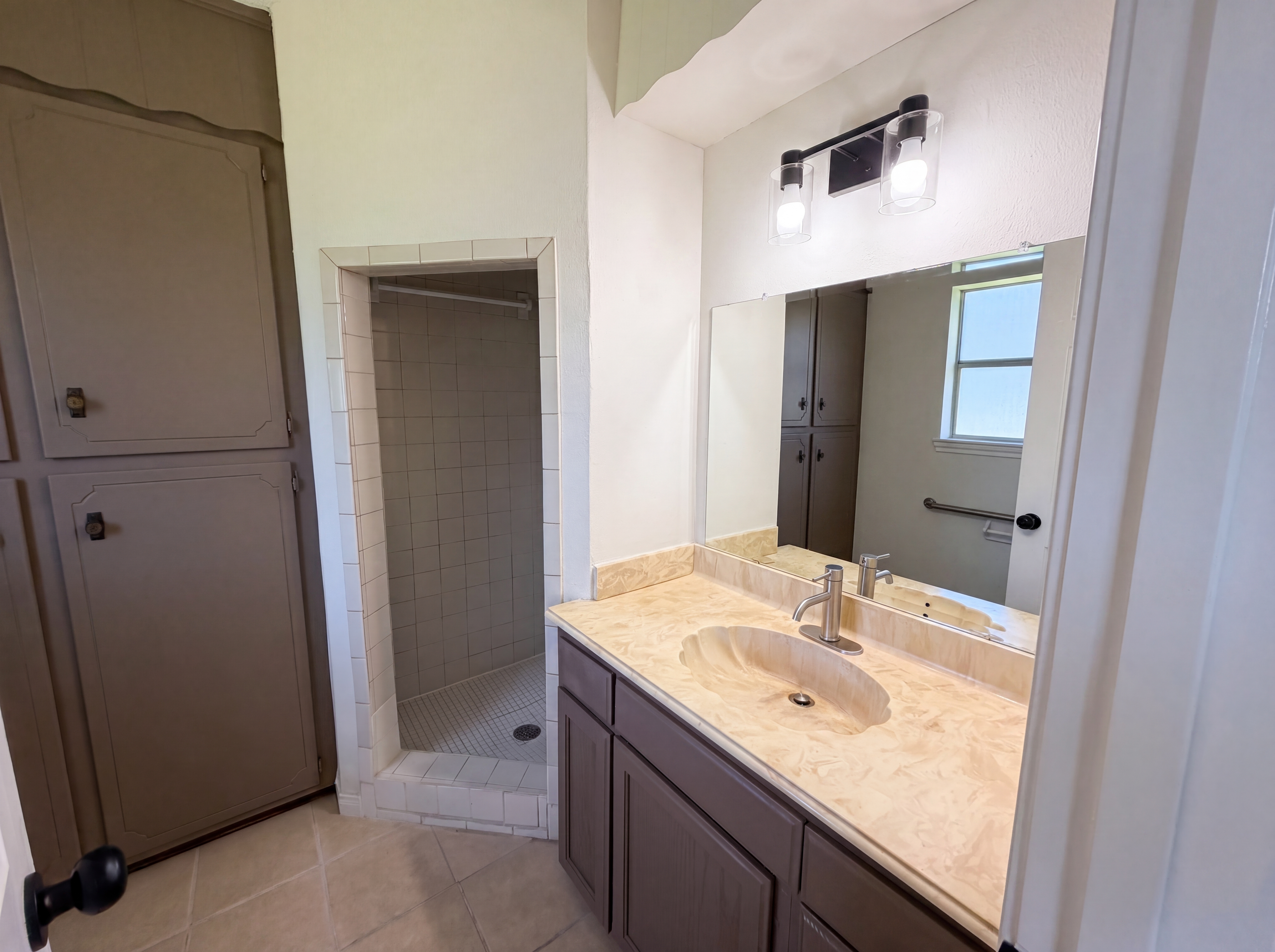 Photo 17 of 18 of 12614 A Bar Dr, Santa Fe, TX