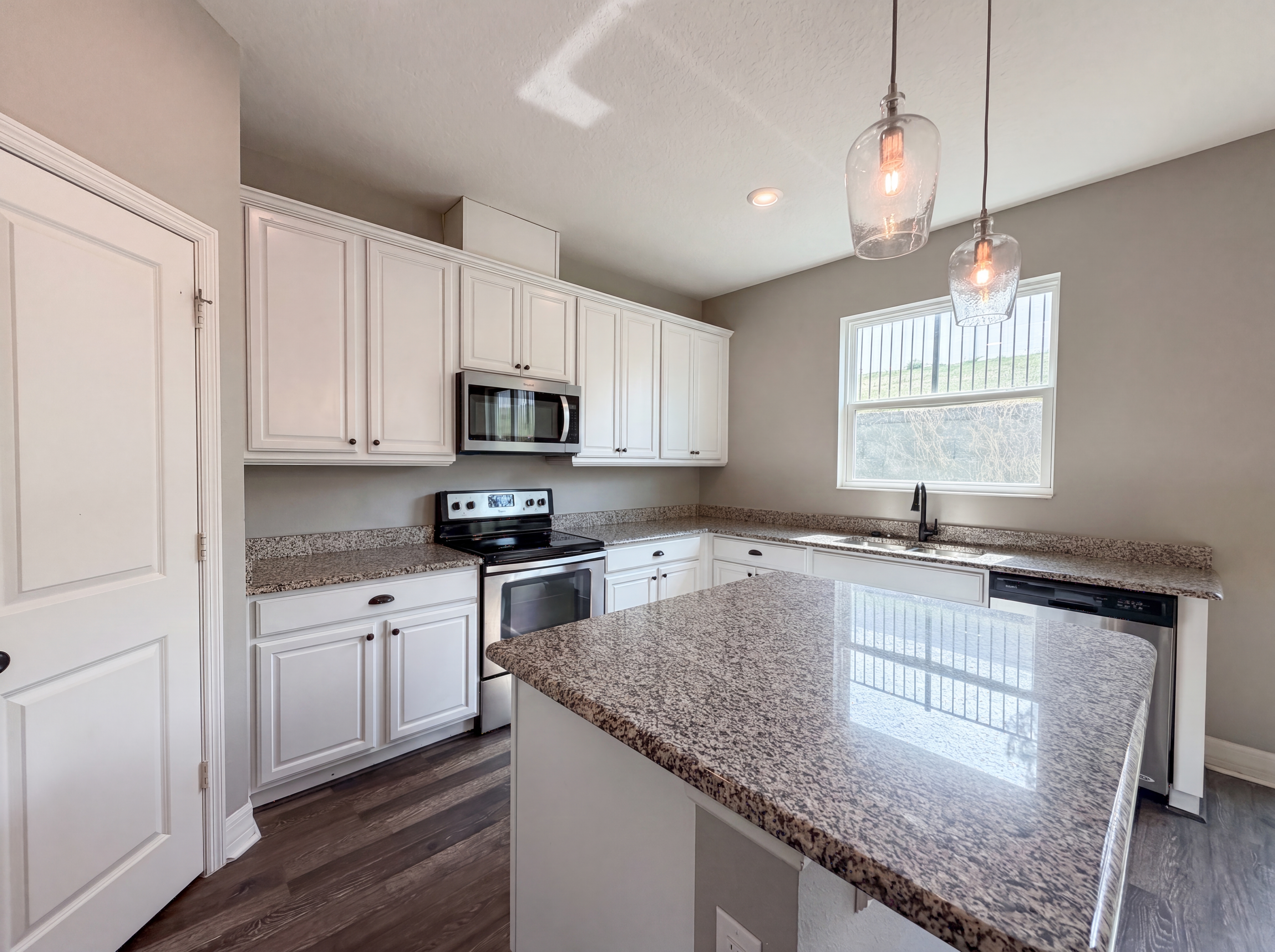 Photo 2 of 20 of 10029 Weathers Loop, Clermont, FL