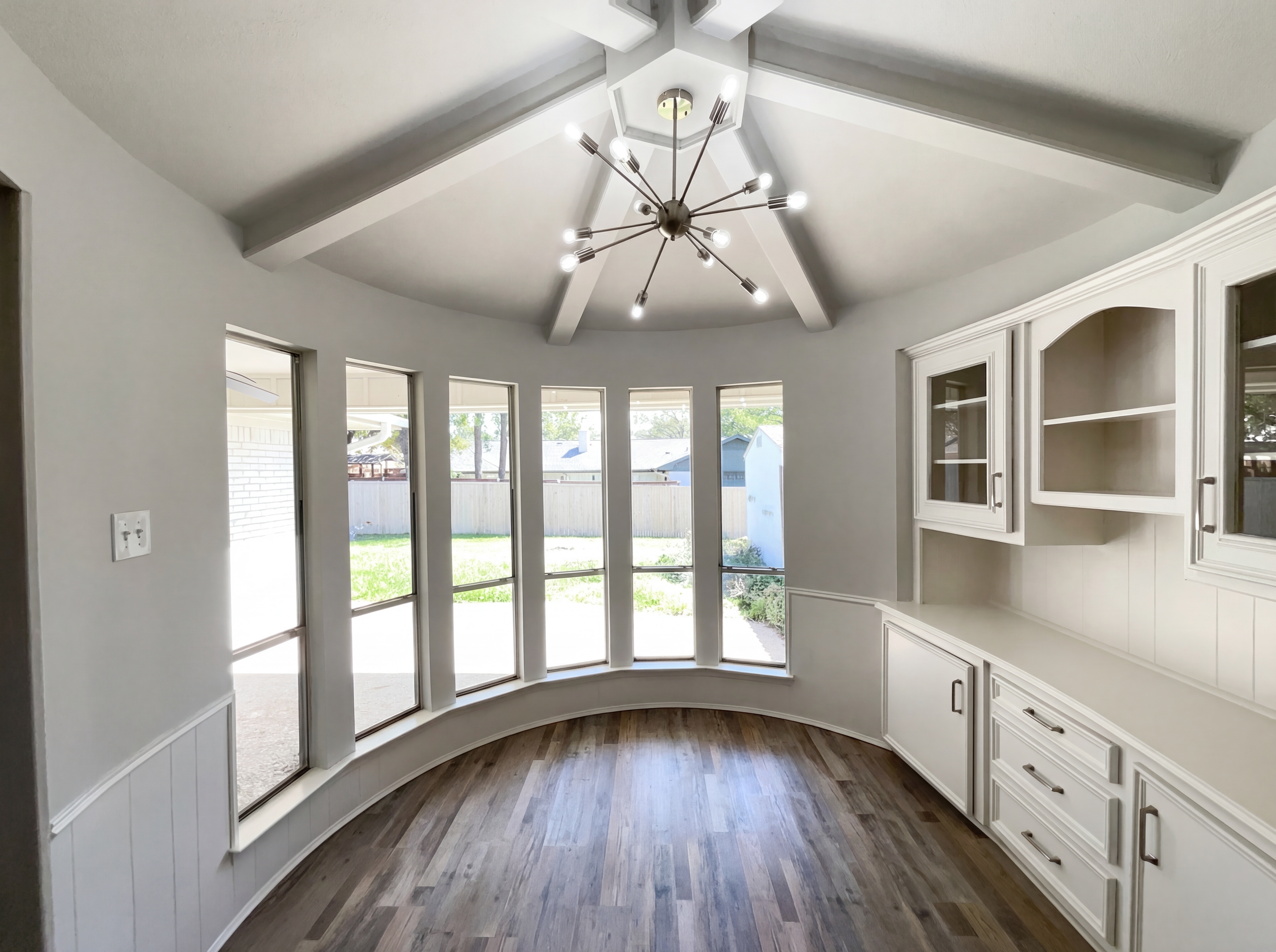 Photo 13 of 19 of 2800 N Surrey Dr, Carrollton, TX