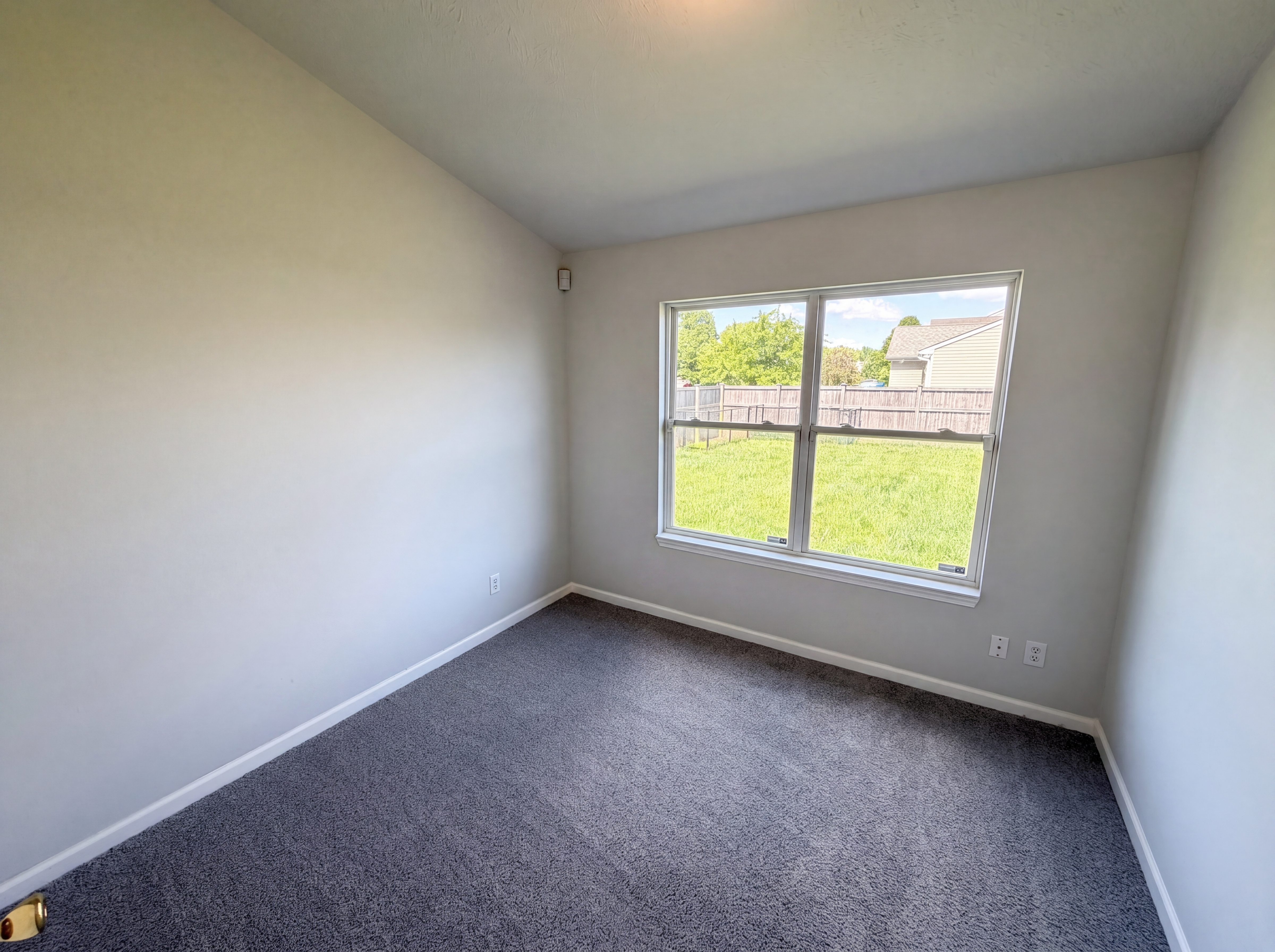 Photo 9 of 22 of 4322 Rhapsody Ln, Indianapolis, IN