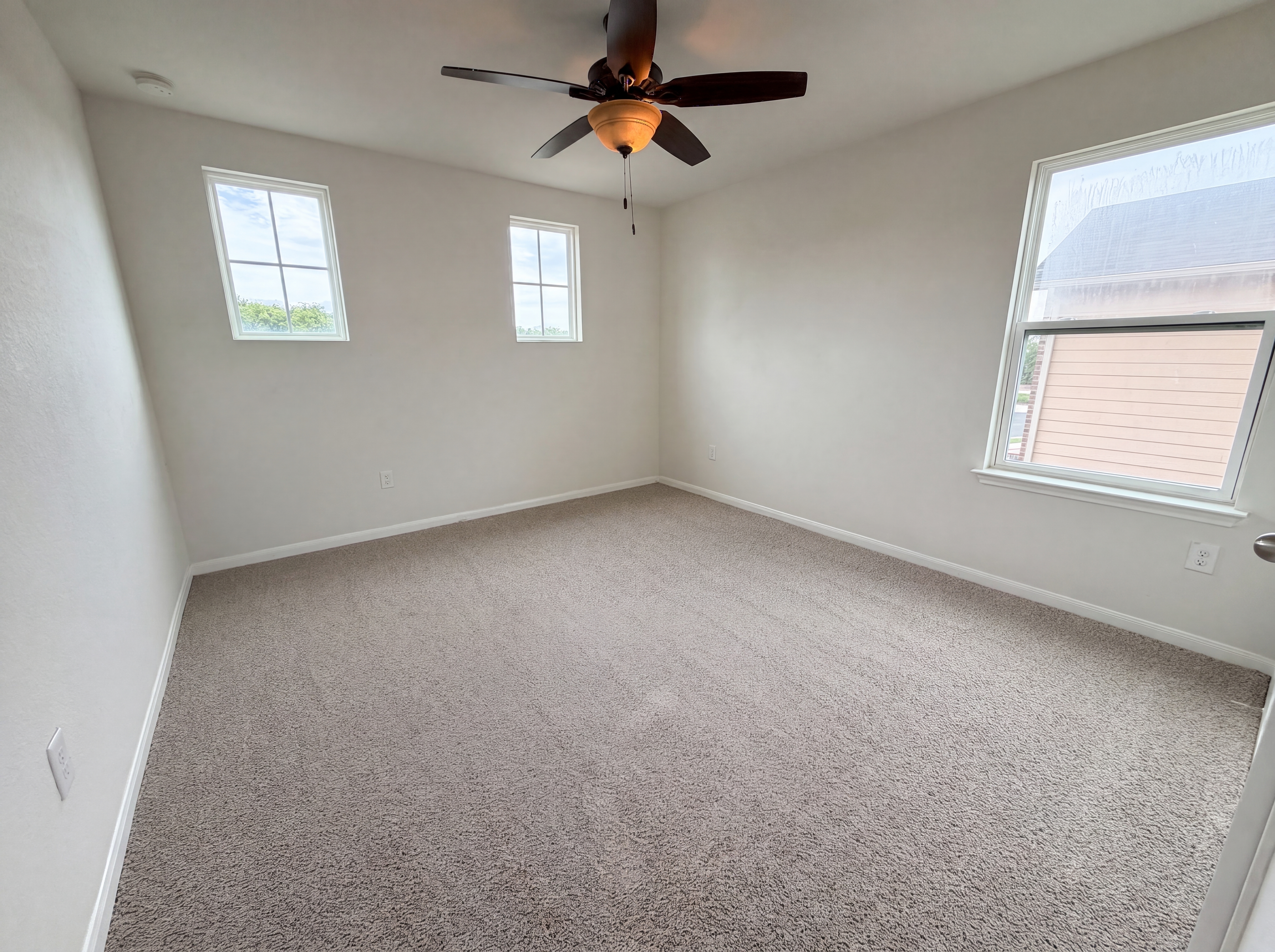 Photo 13 of 23 of 706 Luna Vista Dr, Hutto, TX